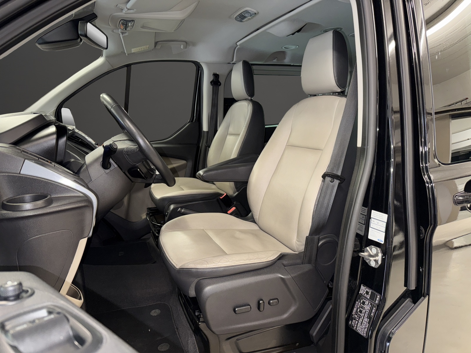 FORD Tourneo Custom 300 L1H1 Titanium-image-7