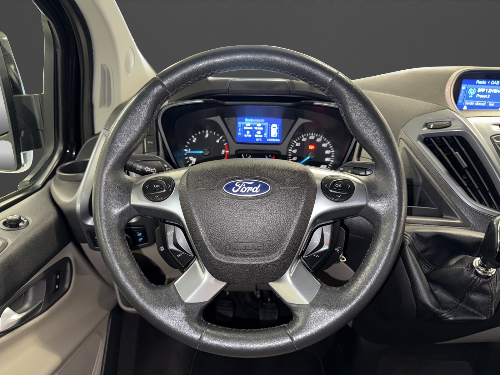 FORD Tourneo Custom 300 L1H1 Titanium-image-14