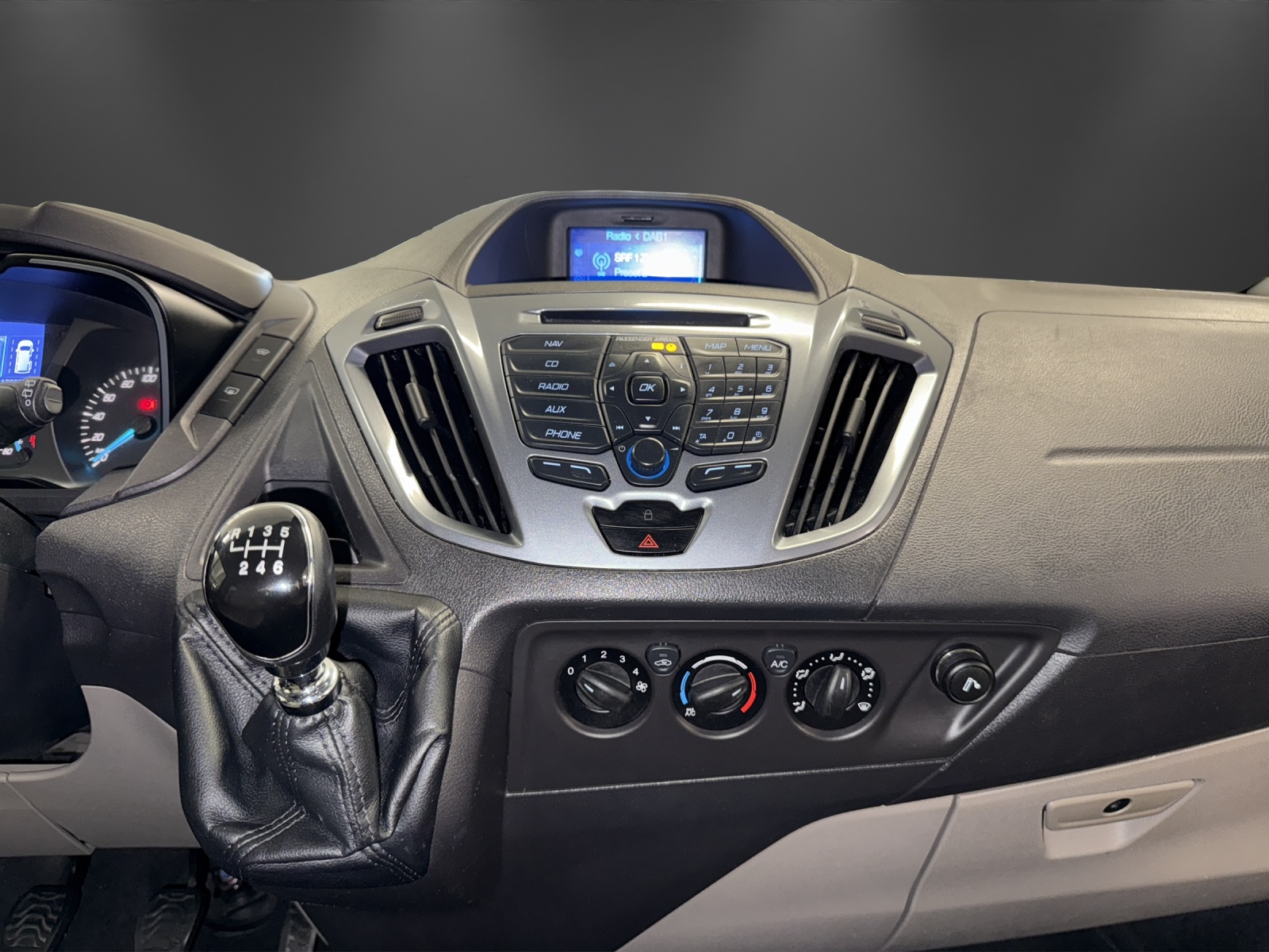 FORD Tourneo Custom 300 L1H1 Titanium-image-12