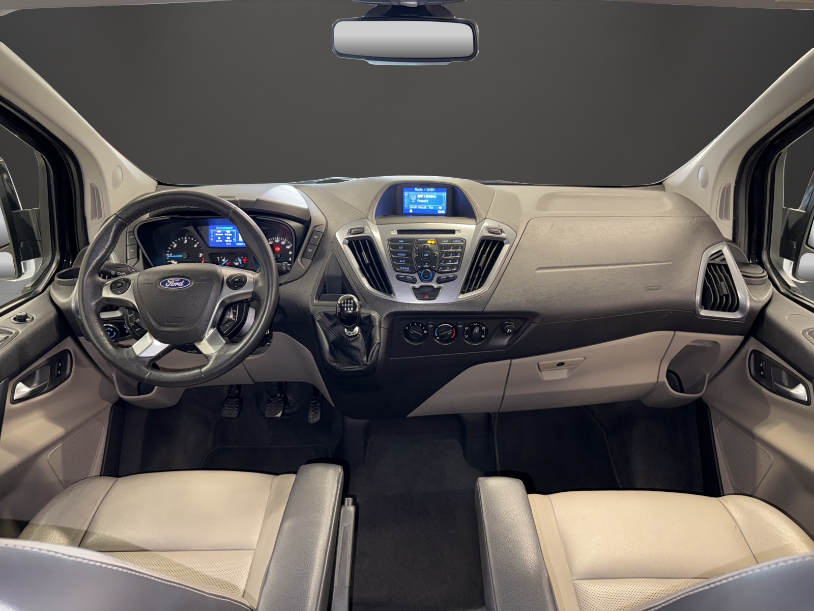 FORD Tourneo Custom 300 L1H1 Titanium-image-9