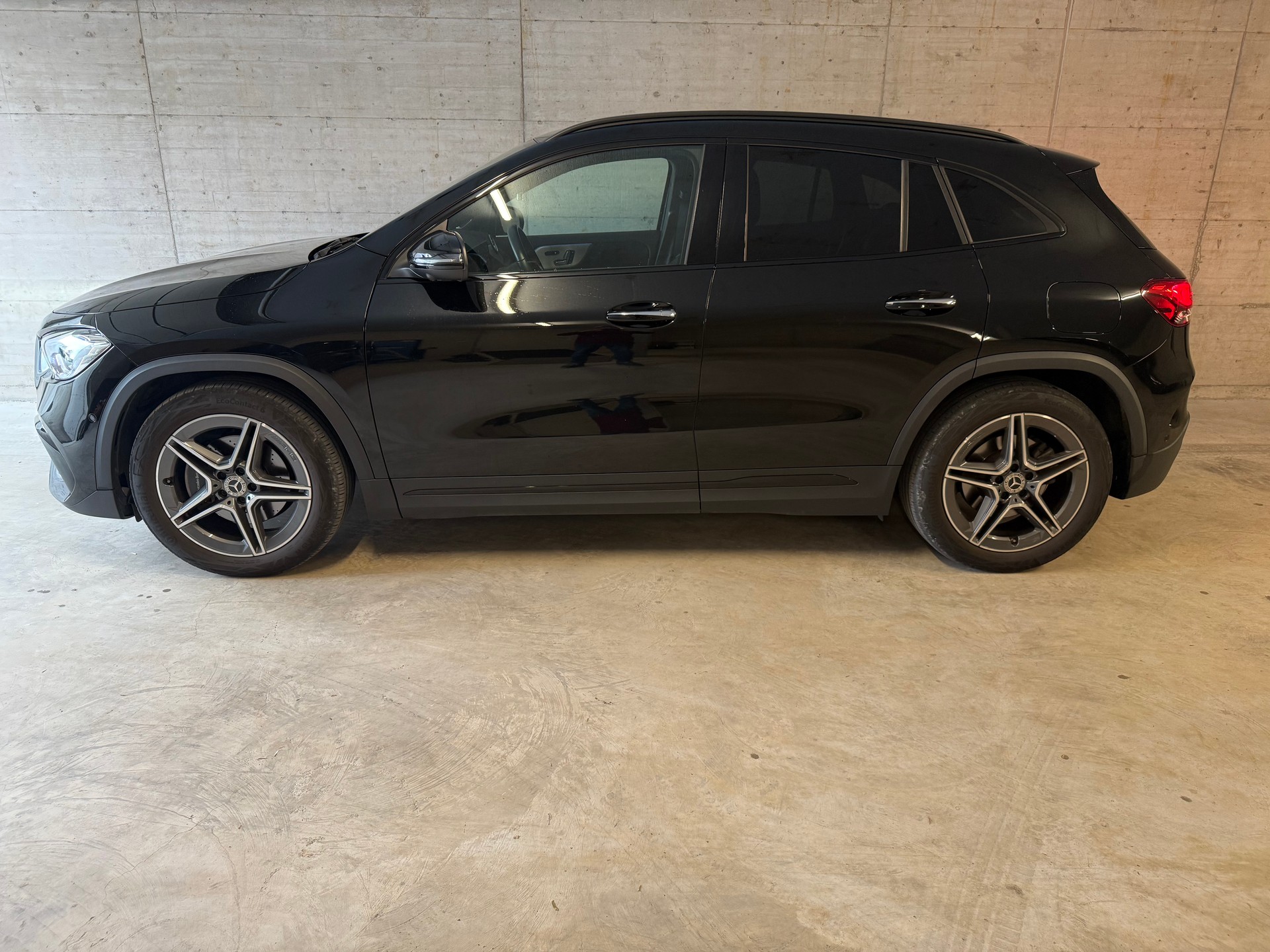 MERCEDES-BENZ GLA 220d 4Matic AMG Line 8G-DCT-image-6