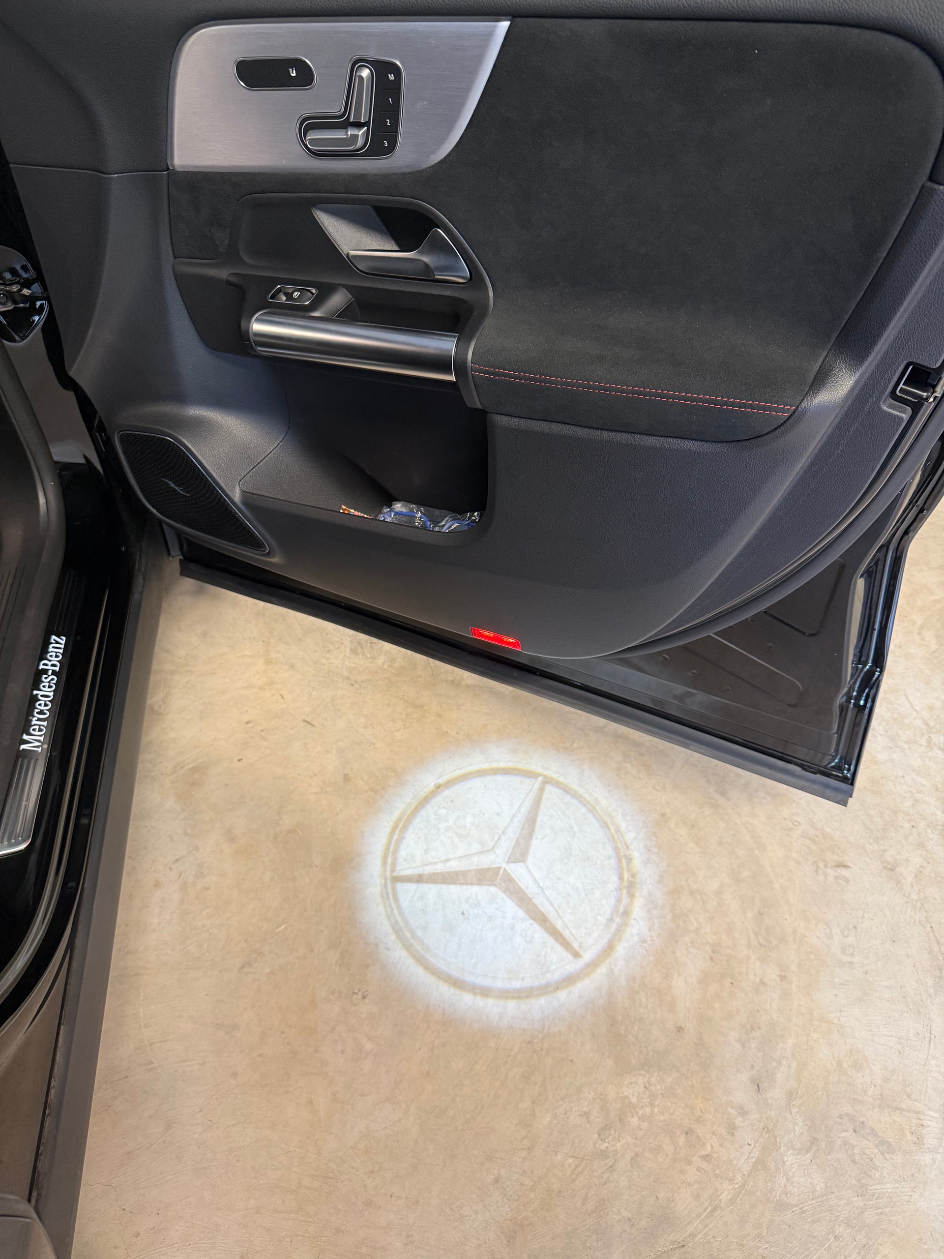 MERCEDES-BENZ GLA 220d 4Matic AMG Line 8G-DCT-image-12