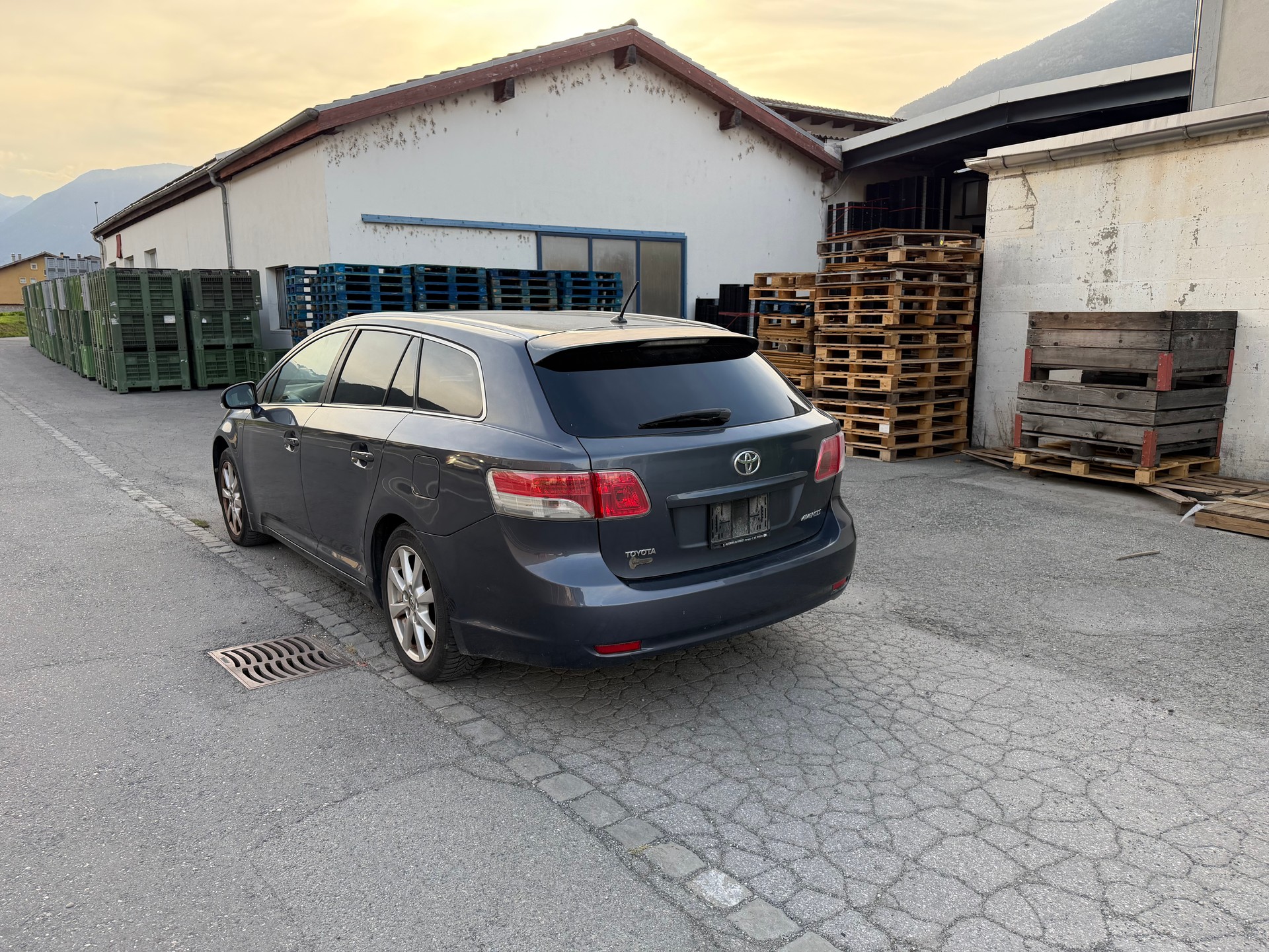 TOYOTA Avensis Sportswagon 2.2D-4D Linea Luna-image-5