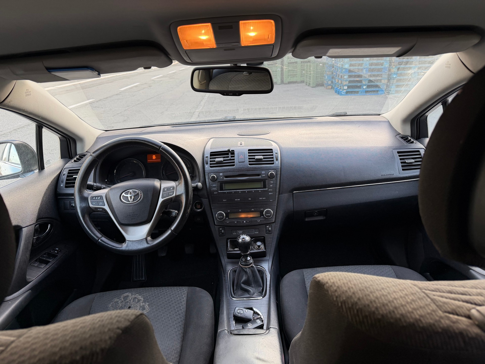 TOYOTA Avensis Sportswagon 2.2D-4D Linea Luna-image-2