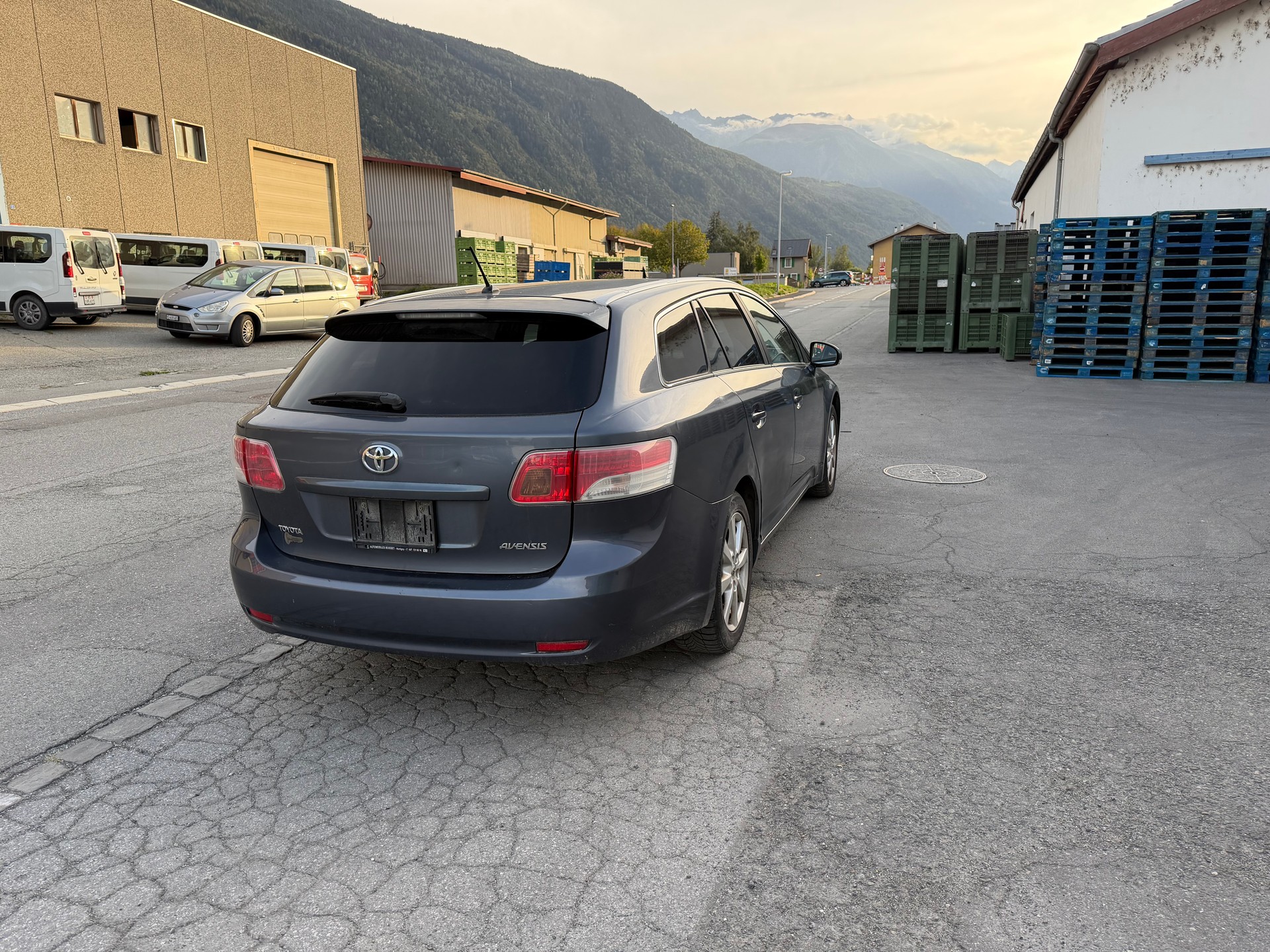 TOYOTA Avensis Sportswagon 2.2D-4D Linea Luna-image-3