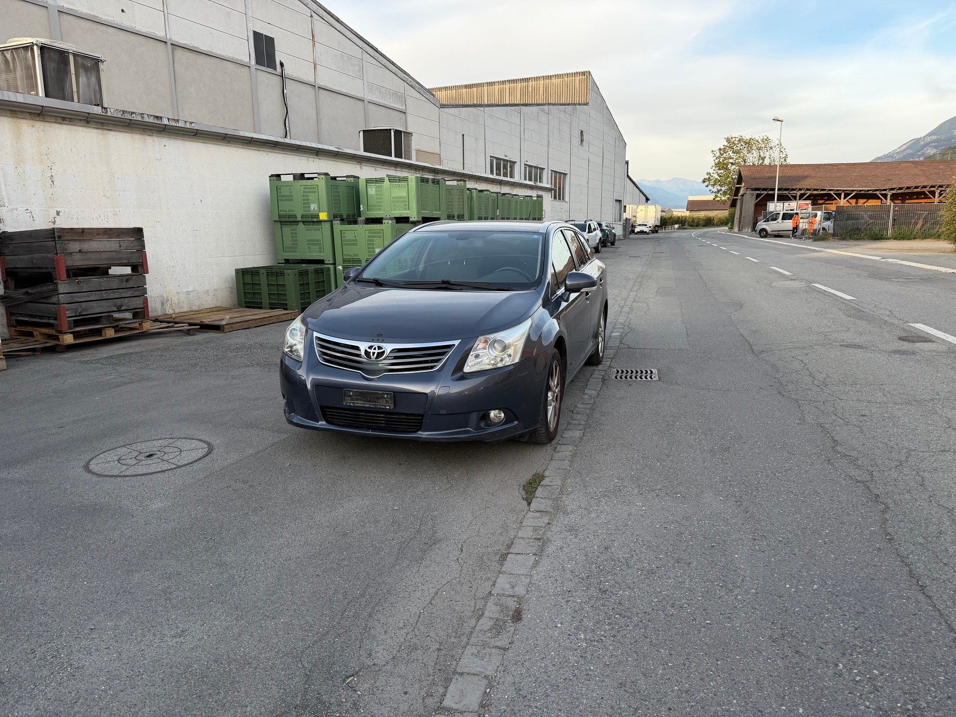 TOYOTA Avensis Sportswagon 2.2D-4D Linea Luna-image-0
