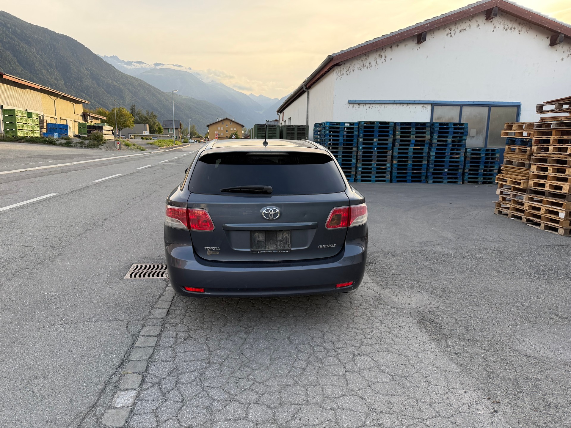 TOYOTA Avensis Sportswagon 2.2D-4D Linea Luna-image-8