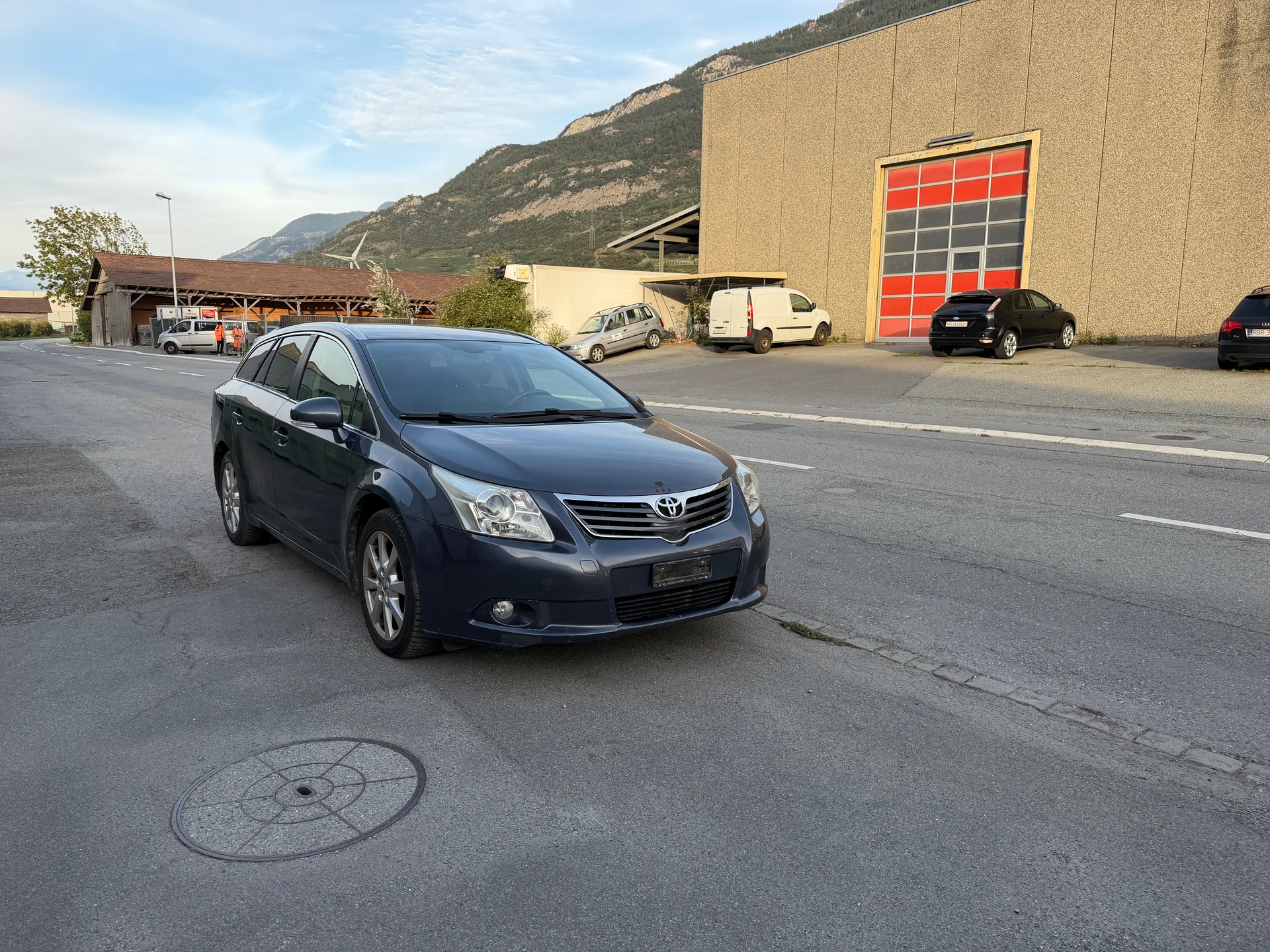 TOYOTA Avensis Sportswagon 2.2D-4D Linea Luna-image-4