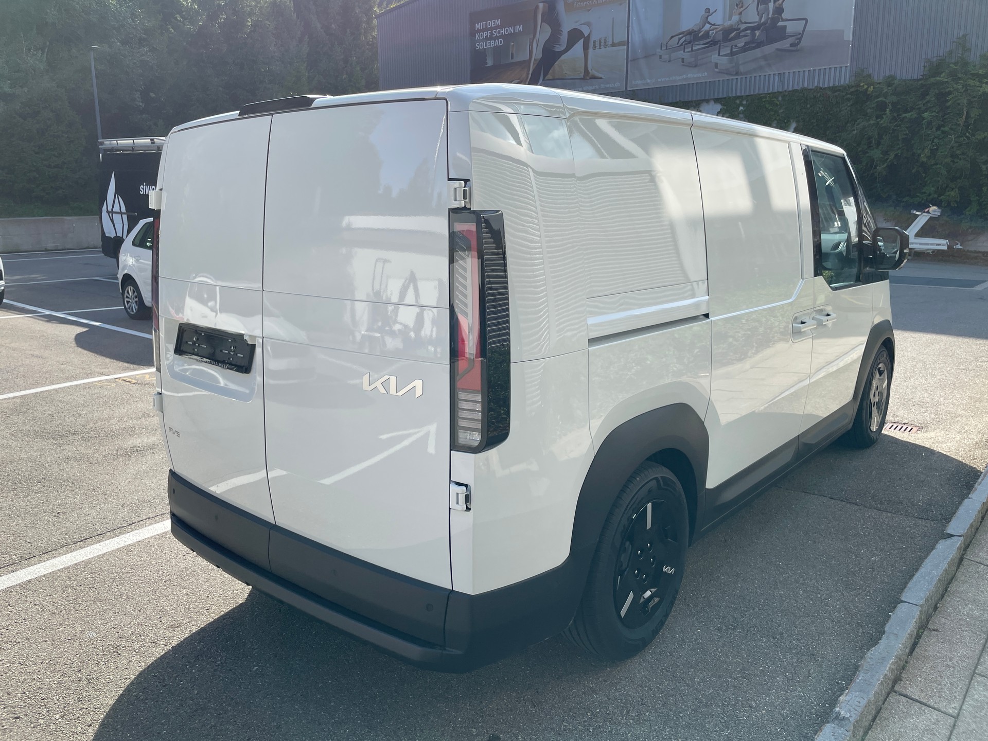 KIA PV5 Cargo 71.2 kWh Elite L2H1, 2-Schiebetüren und Wärmepumpe-image-5