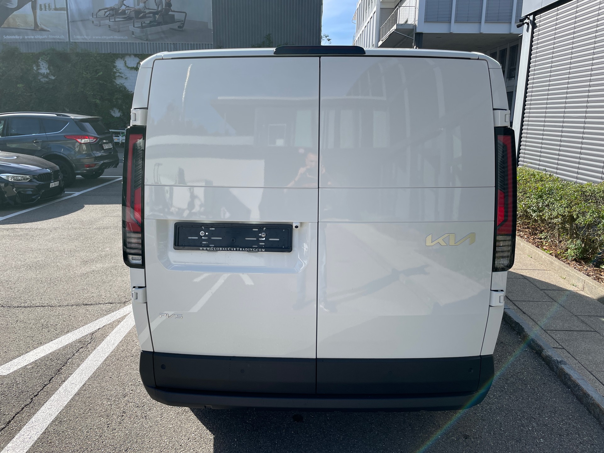 KIA PV5 Cargo 71.2 kWh Elite L2H1, 2-Schiebetüren und Wärmepumpe-image-3