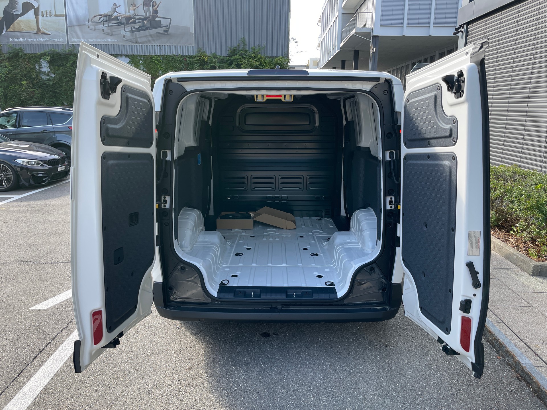 KIA PV5 Cargo 71.2 kWh Elite L2H1, 2-Schiebetüren und Wärmepumpe-image-4