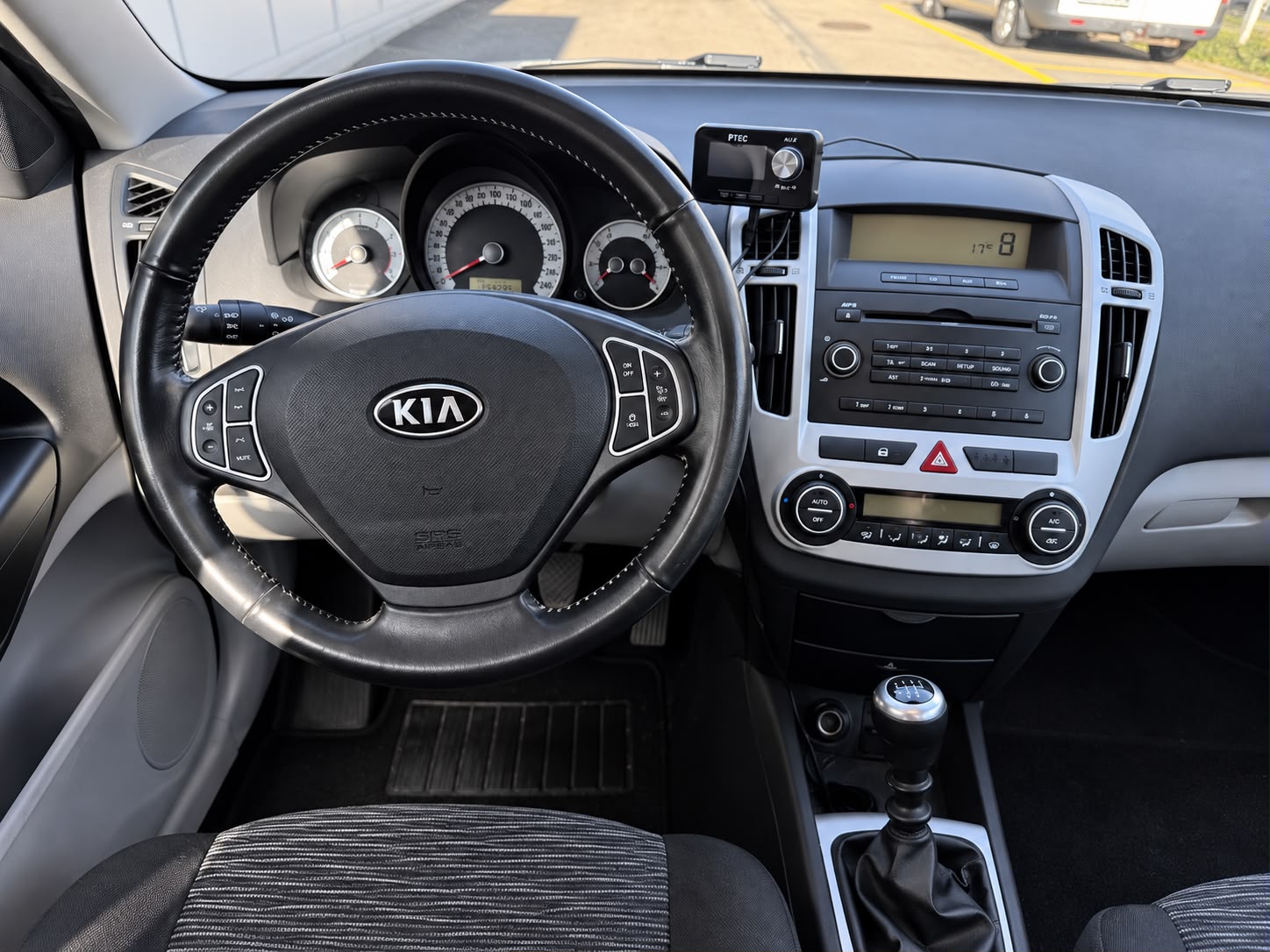 KIA Cee'd Sporty Wagon 2.0 16V Trend-image-10
