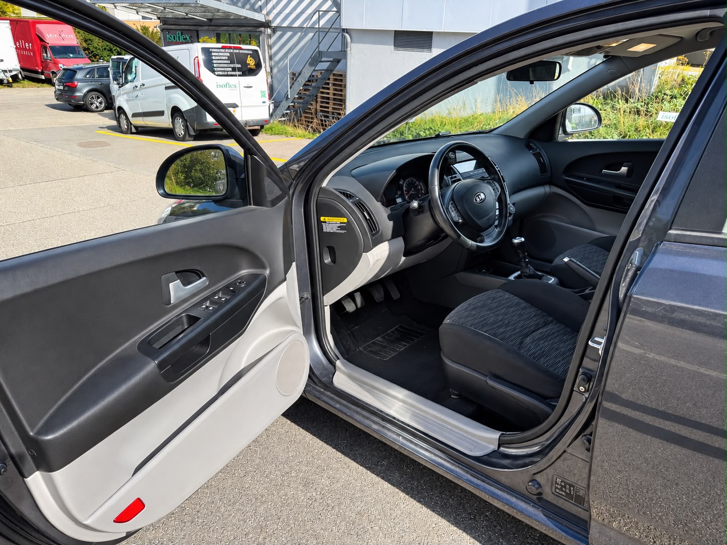 KIA Cee'd Sporty Wagon 2.0 16V Trend-image-14