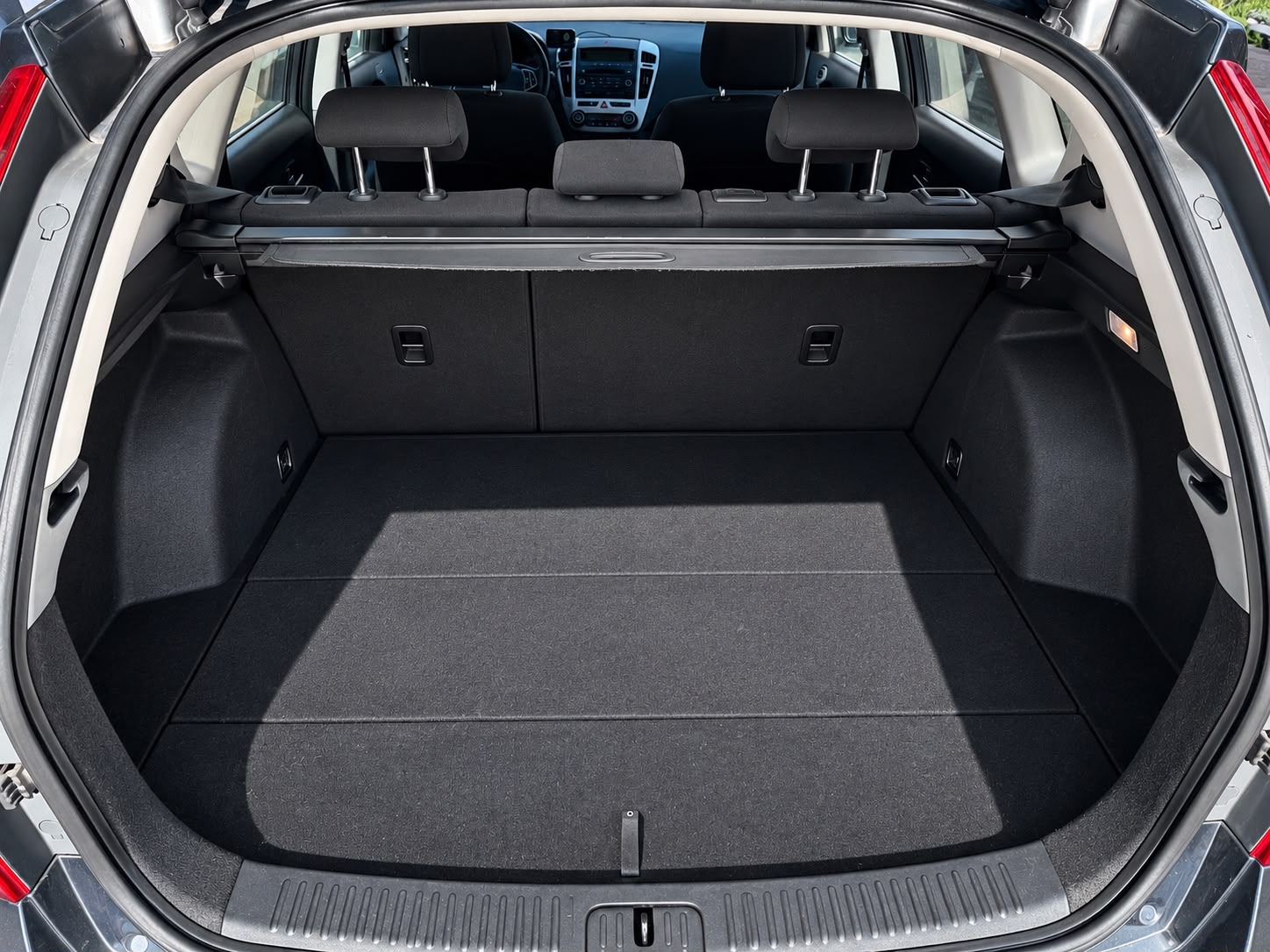KIA Cee'd Sporty Wagon 2.0 16V Trend-image-8