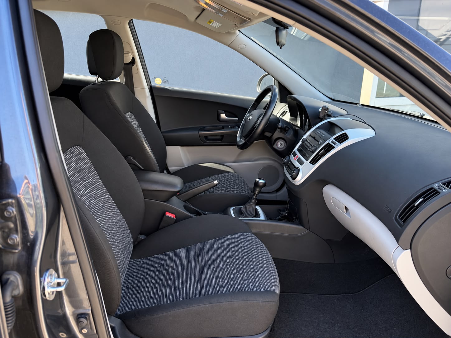 KIA Cee'd Sporty Wagon 2.0 16V Trend-image-17