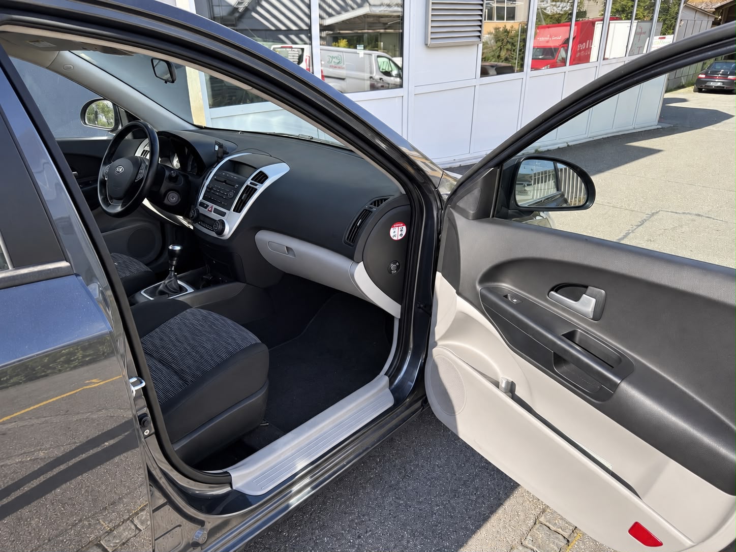 KIA Cee'd Sporty Wagon 2.0 16V Trend-image-16