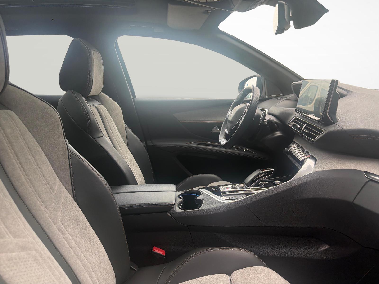 PEUGEOT 3008 1.6 Plug-in Hybrid4 GT Pack-image-9