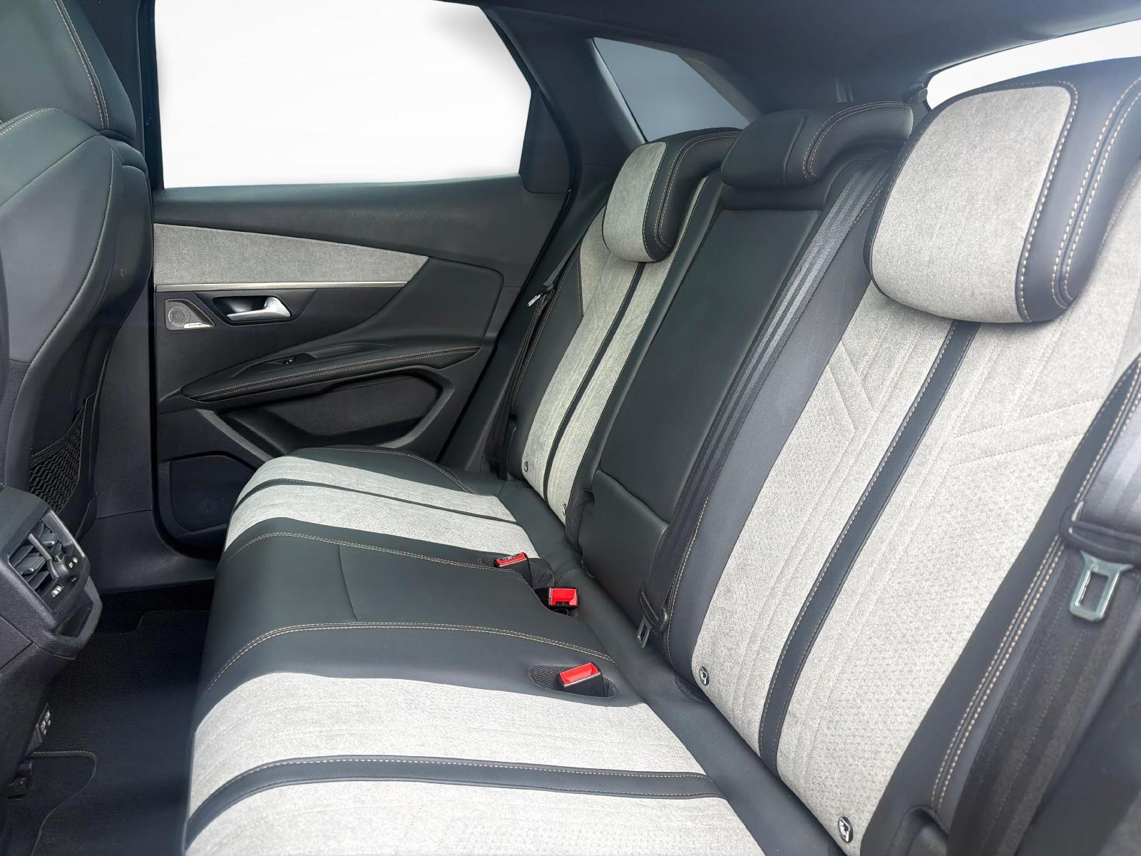 PEUGEOT 3008 1.6 Plug-in Hybrid4 GT Pack-image-19