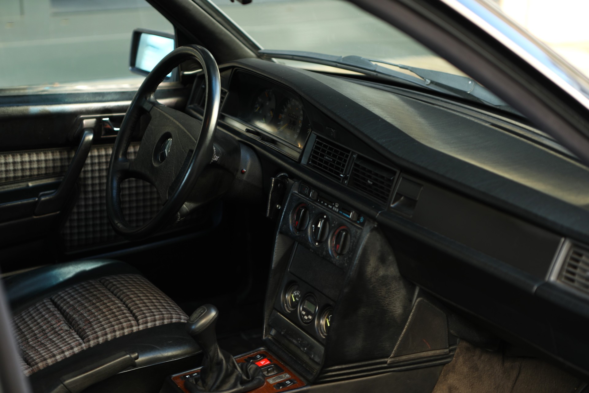 MERCEDES-BENZ 190E 2.3 - 16-image-6