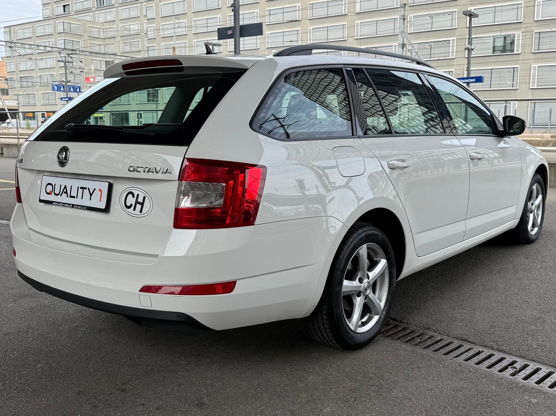 SKODA Octavia Combi 1.4 TSI Ambition DSG-image-7