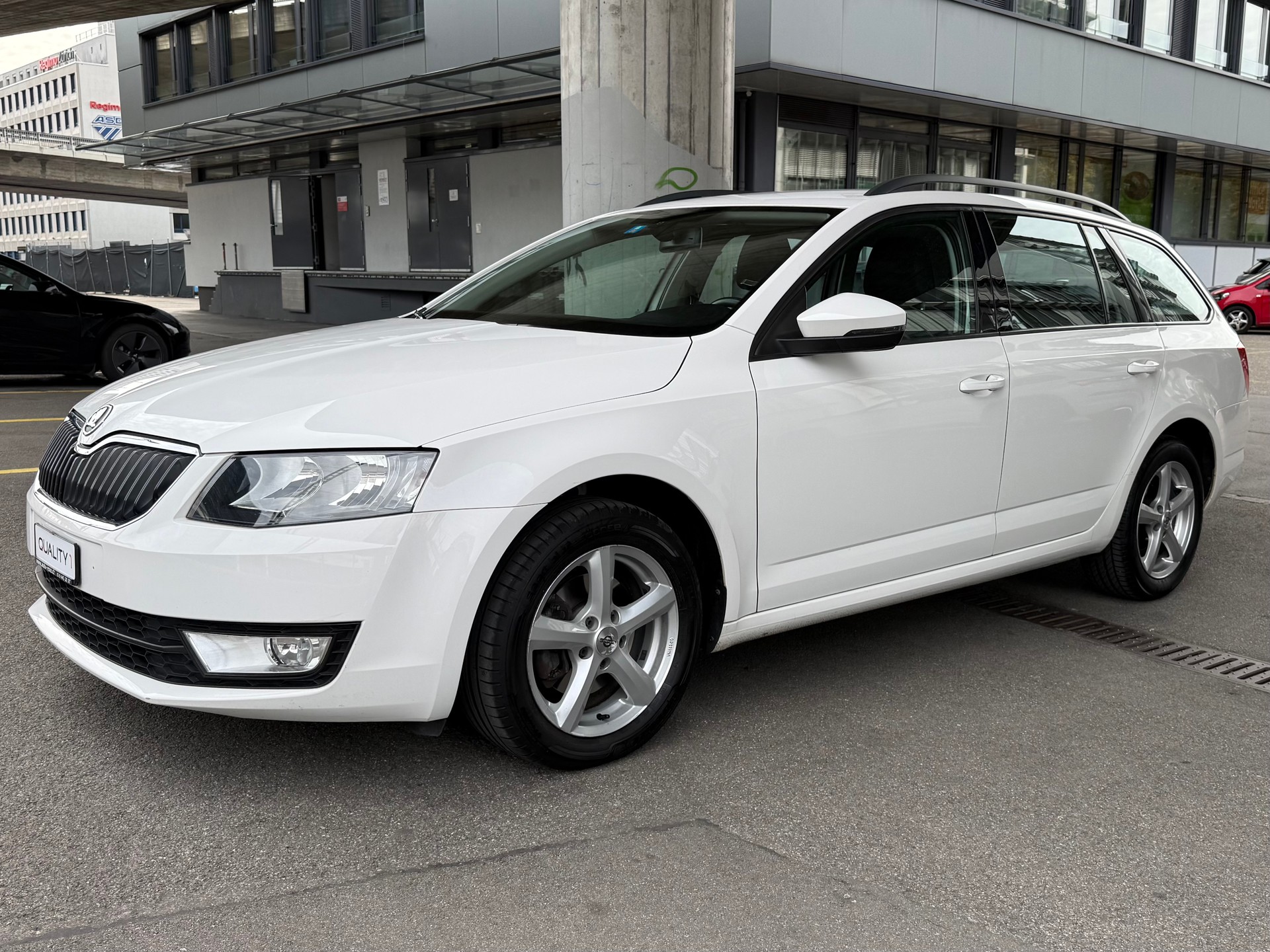 SKODA Octavia Combi 1.4 TSI Ambition DSG-image-2