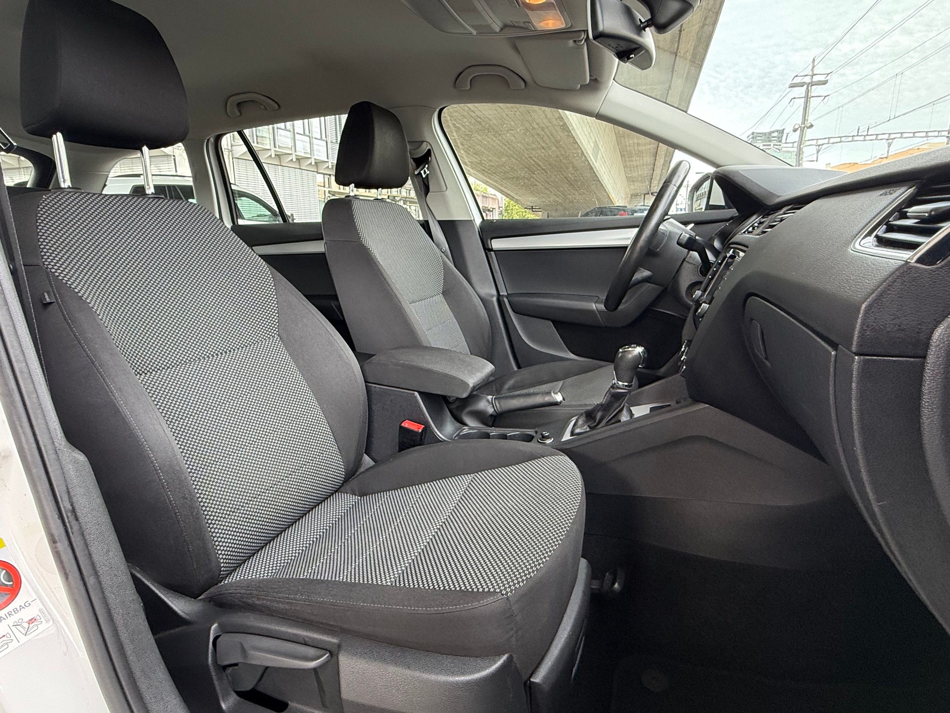 SKODA Octavia Combi 1.4 TSI Ambition DSG-image-12