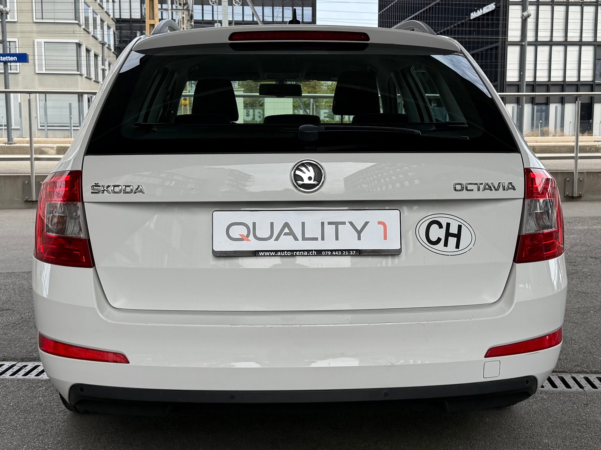 SKODA Octavia Combi 1.4 TSI Ambition DSG-image-6
