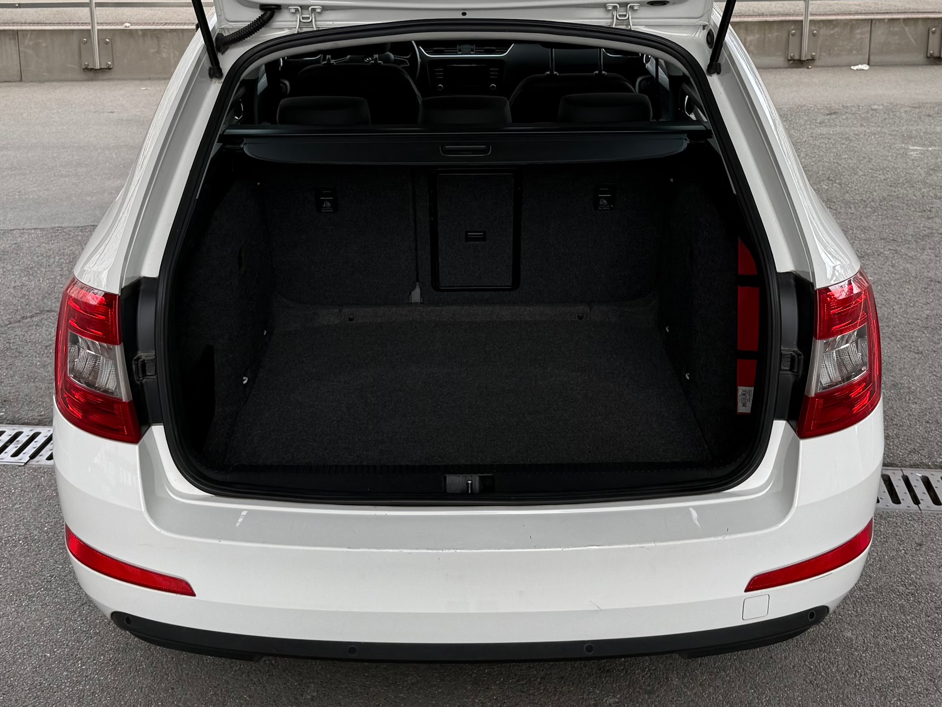 SKODA Octavia Combi 1.4 TSI Ambition DSG-image-8