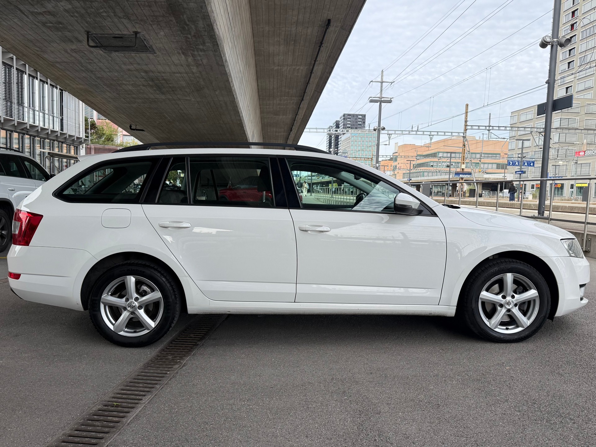 SKODA Octavia Combi 1.4 TSI Ambition DSG-image-3