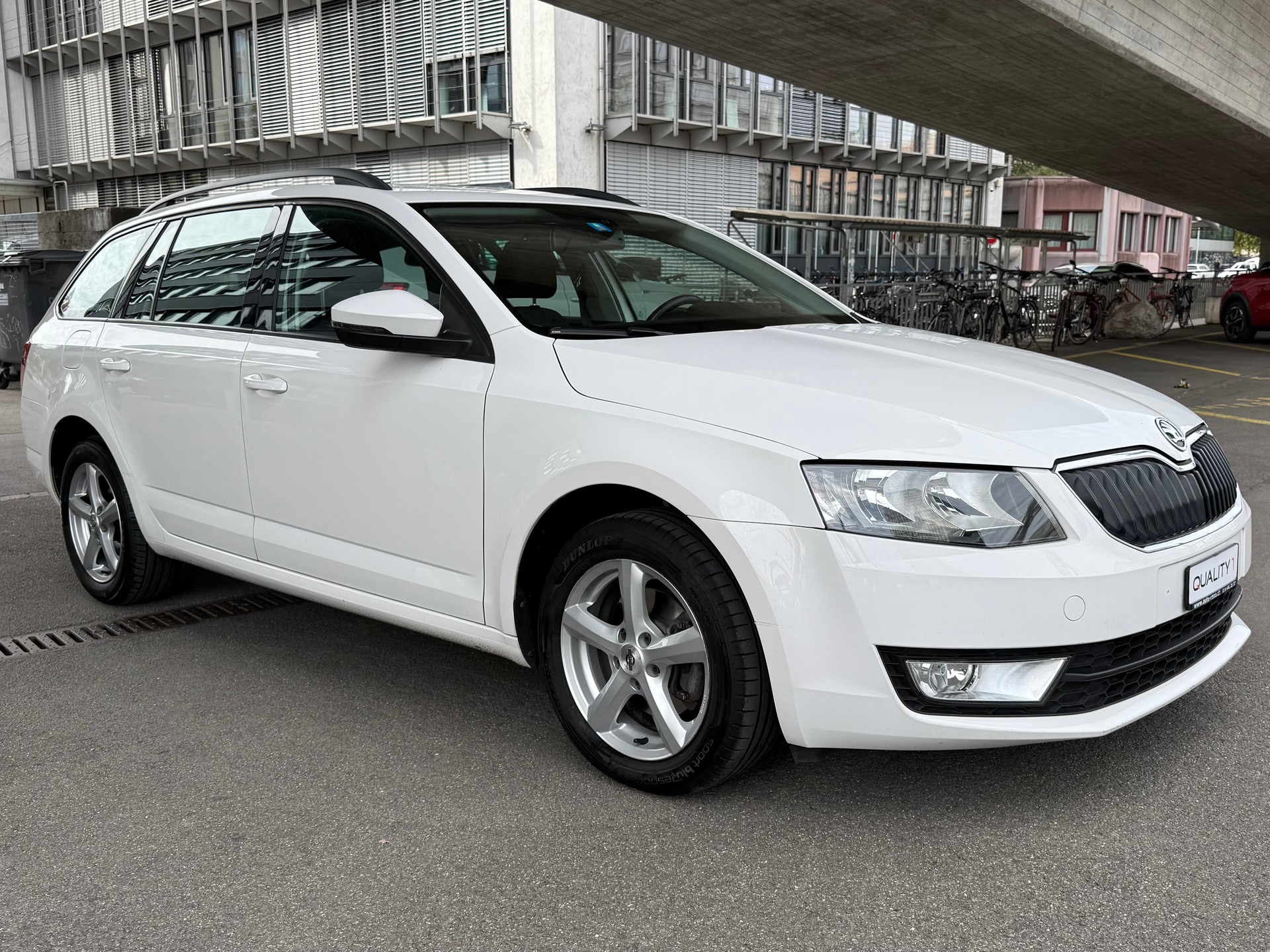SKODA Octavia Combi 1.4 TSI Ambition DSG-image-0