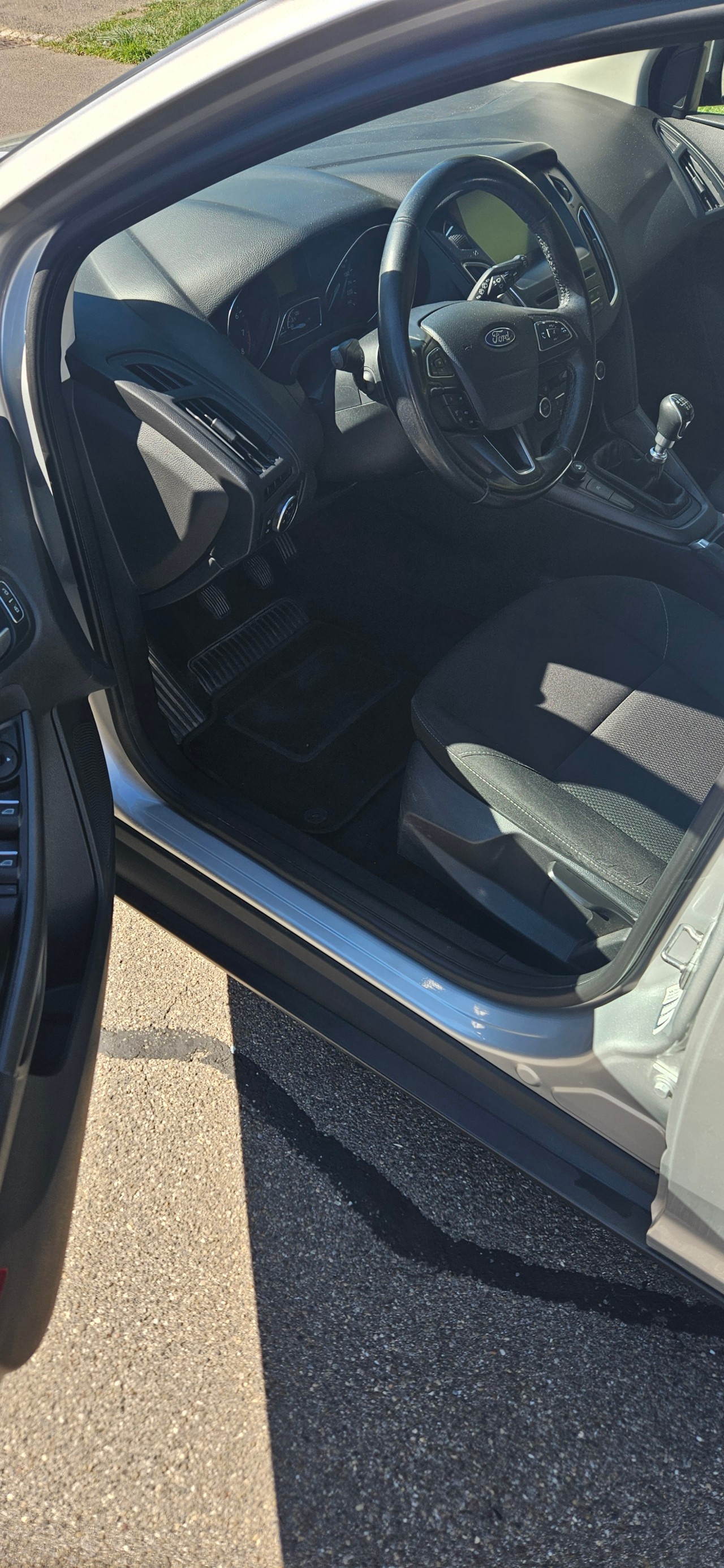 FORD Focus 1.0 SCTi Trend-image-9