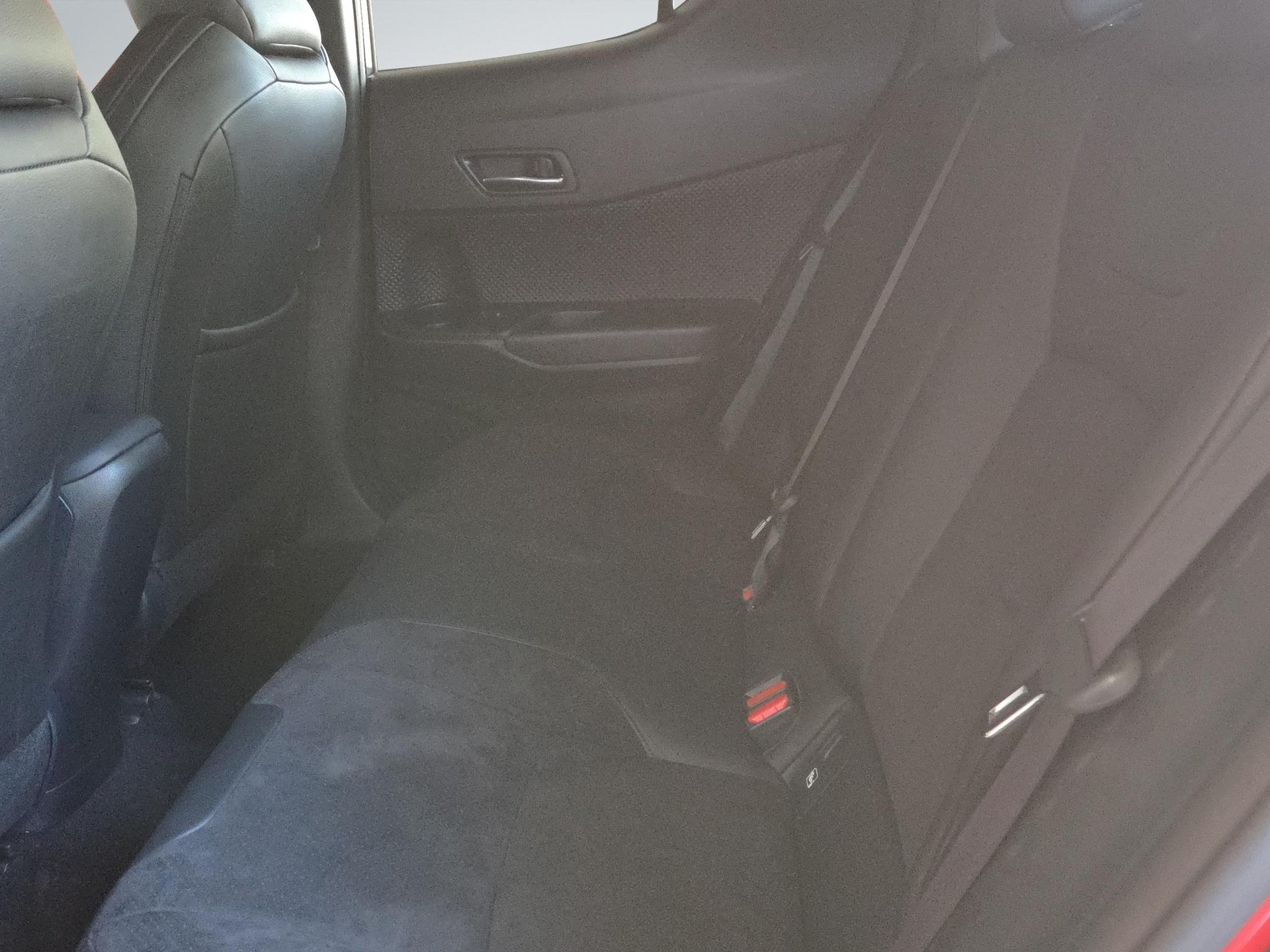 TOYOTA C-HR 2.0 VVTi HSD Move-image-13
