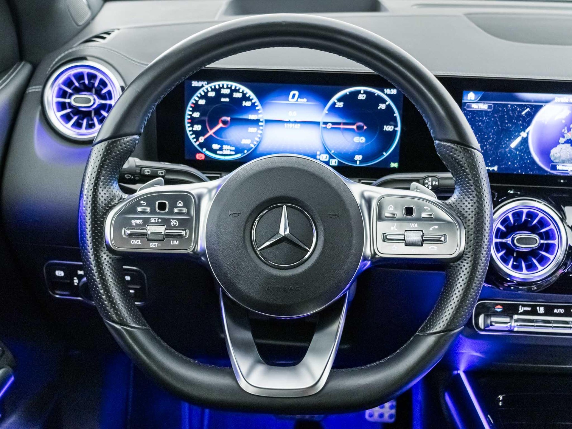 MERCEDES-BENZ EQA 300 4MATIC-image-9