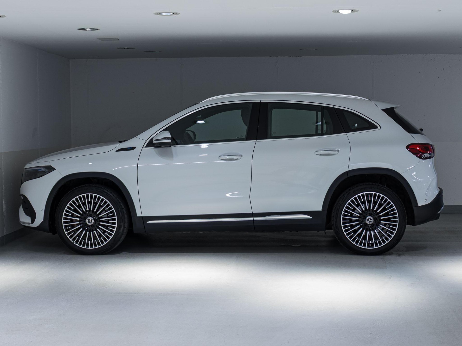 MERCEDES-BENZ EQA 300 4MATIC-image-4