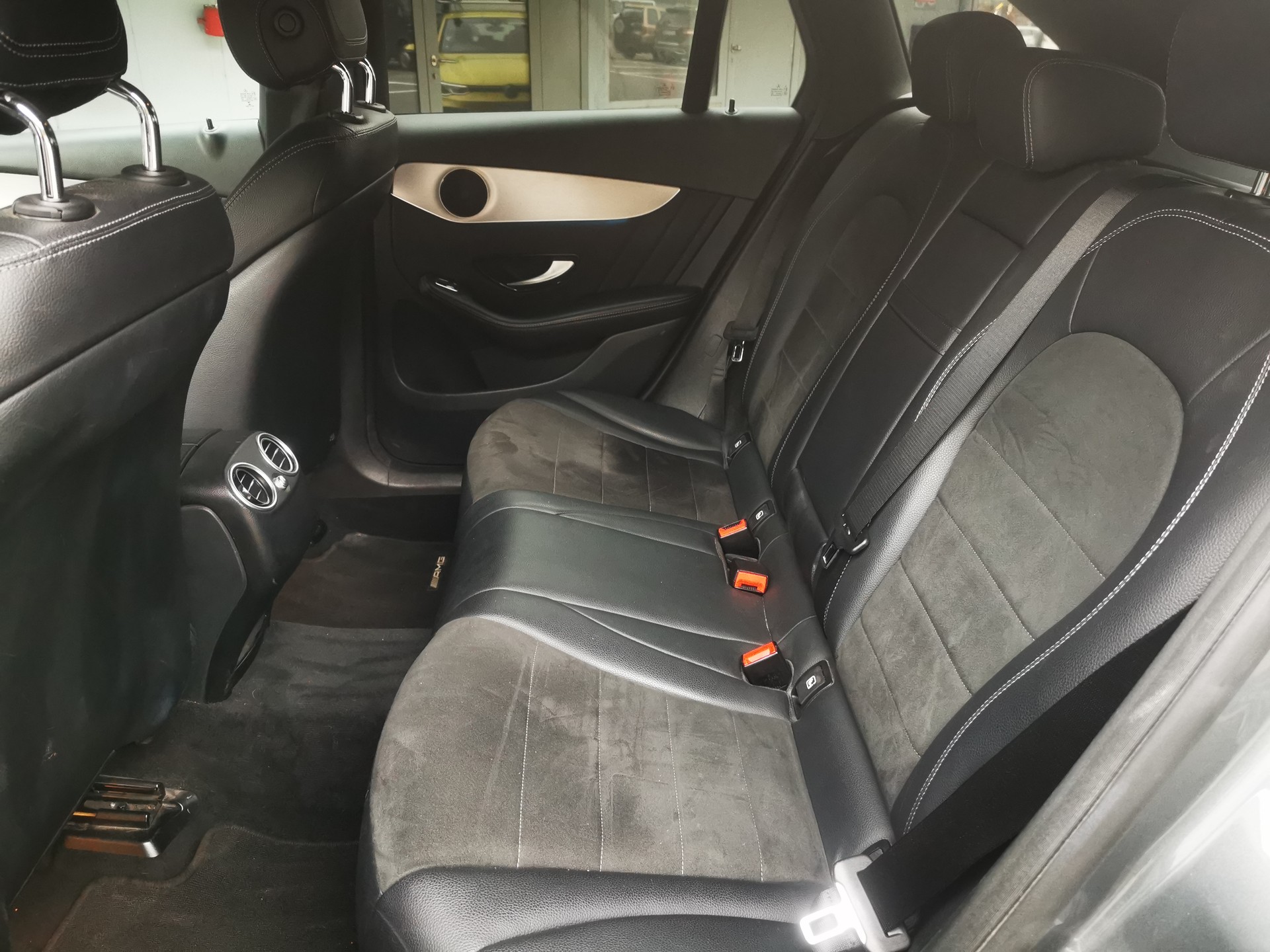 MERCEDES-BENZ GLC 250 AMG Line 4Matic 9G-Tronic-image-9