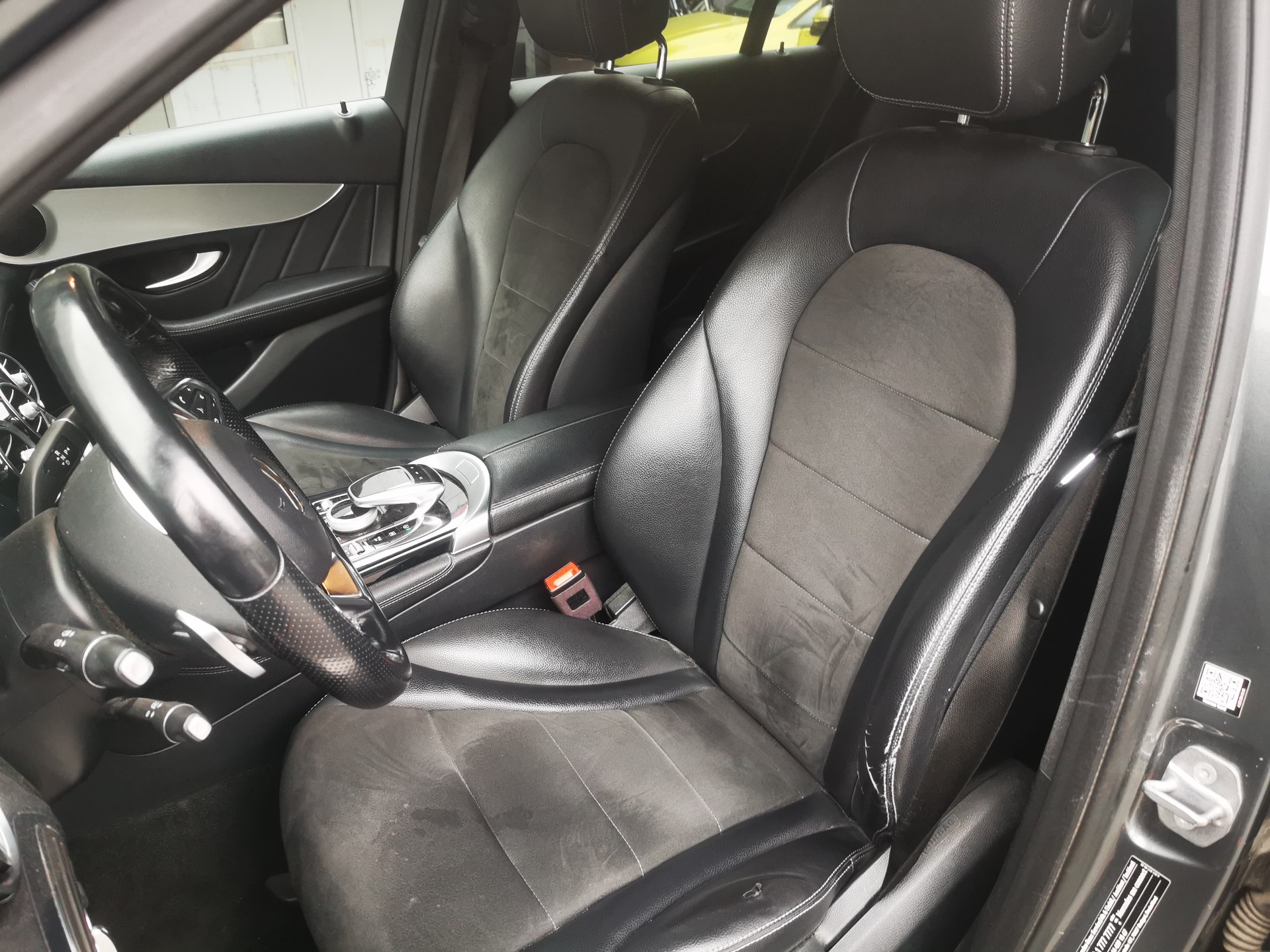 MERCEDES-BENZ GLC 250 AMG Line 4Matic 9G-Tronic-image-10