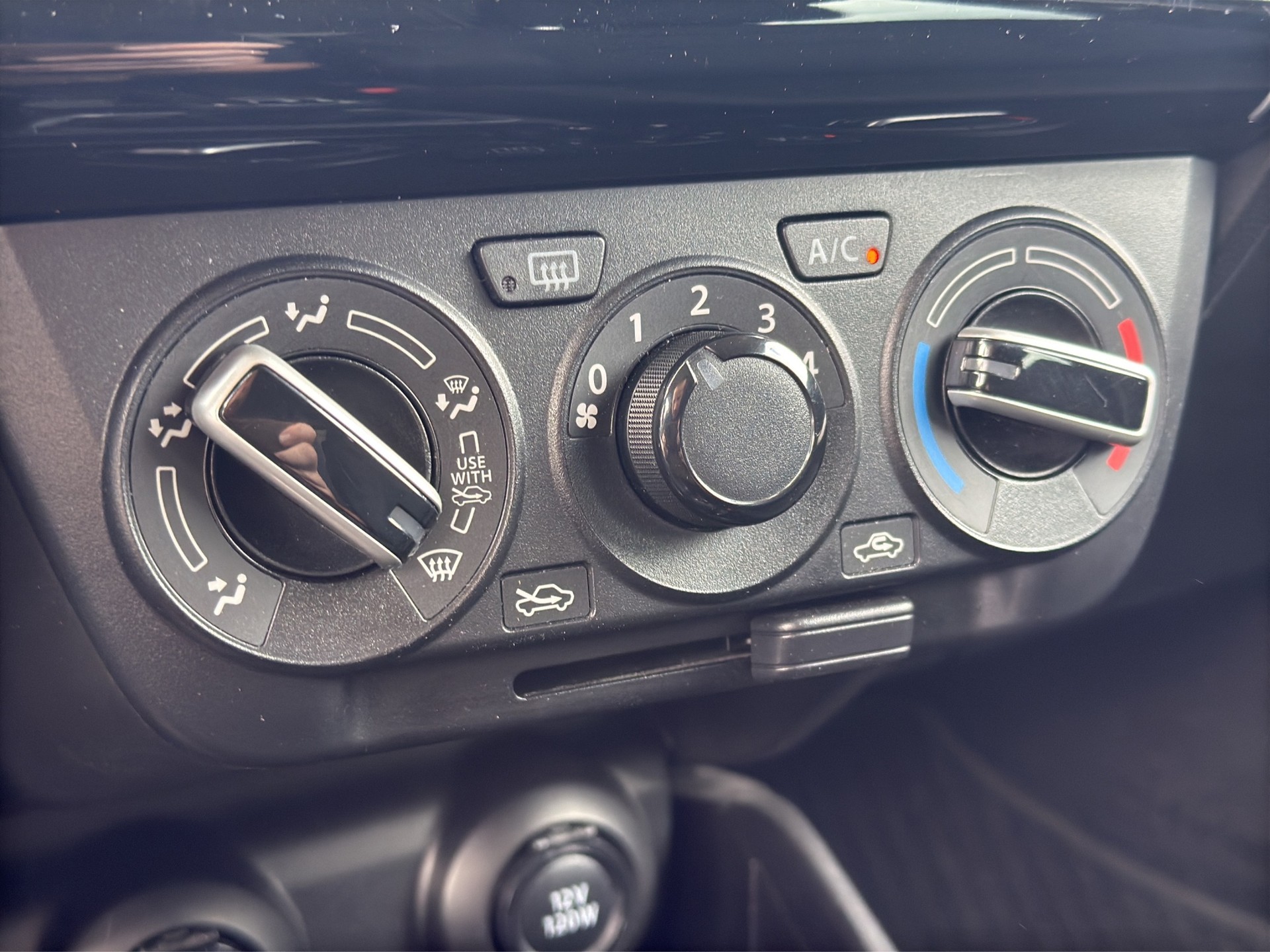 SUZUKI Swift 1.2 Compact + 4x4 Hybrid-image-20