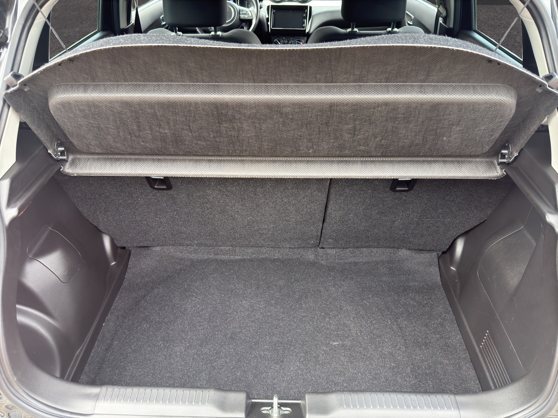 SUZUKI Swift 1.2 Compact + 4x4 Hybrid-image-17
