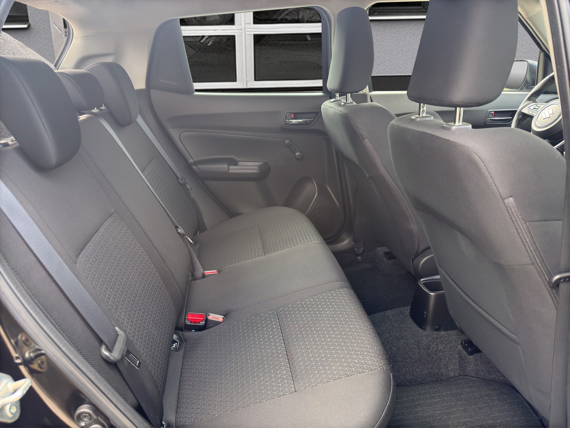 SUZUKI Swift 1.2 Compact + 4x4 Hybrid-image-16