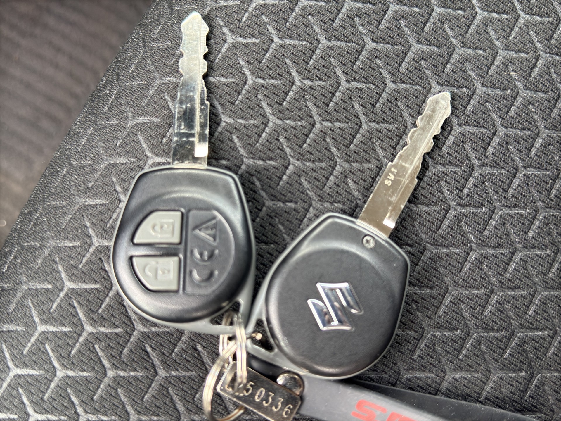 SUZUKI Swift 1.2 Compact + 4x4 Hybrid-image-31