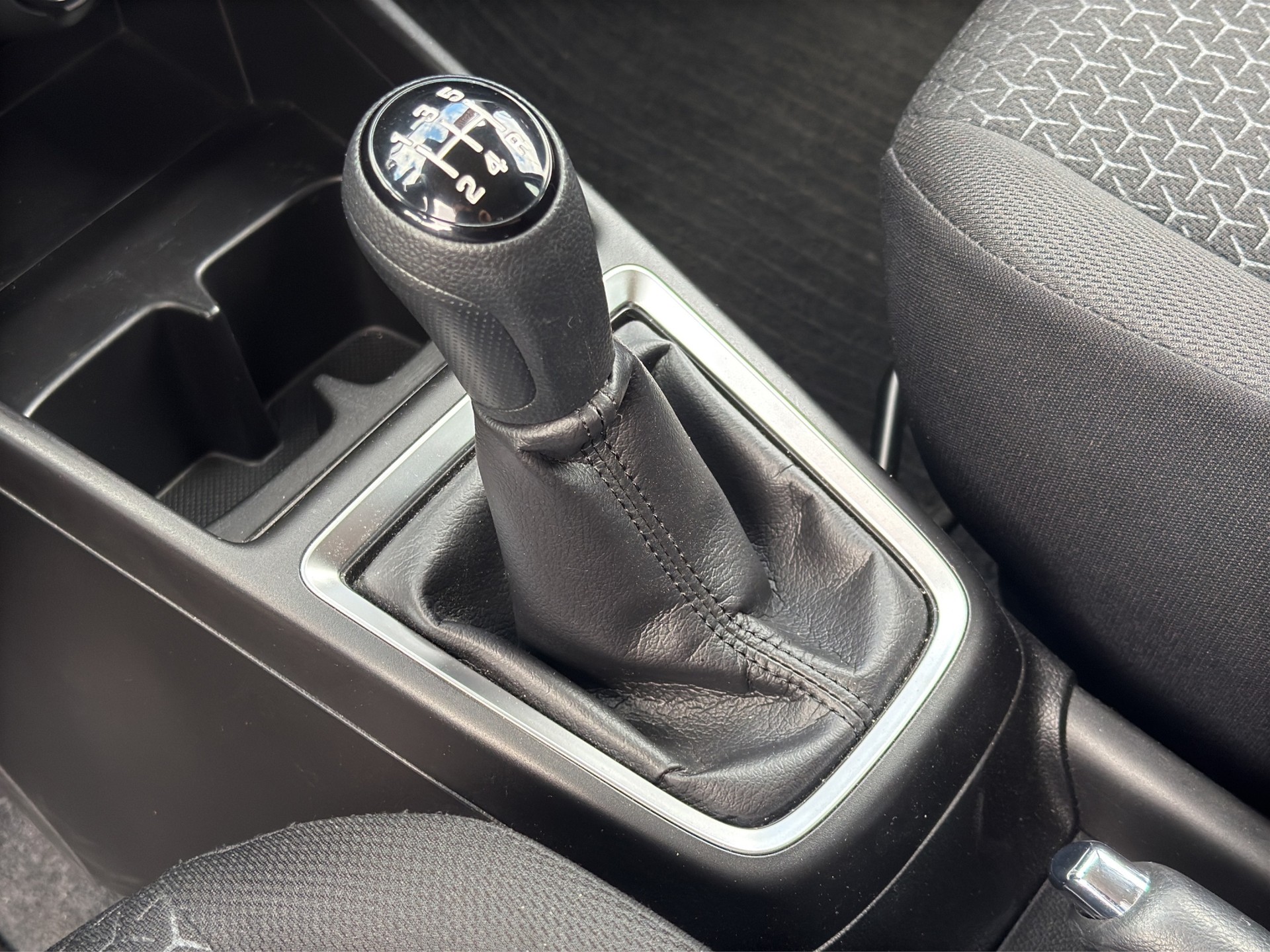 SUZUKI Swift 1.2 Compact + 4x4 Hybrid-image-22