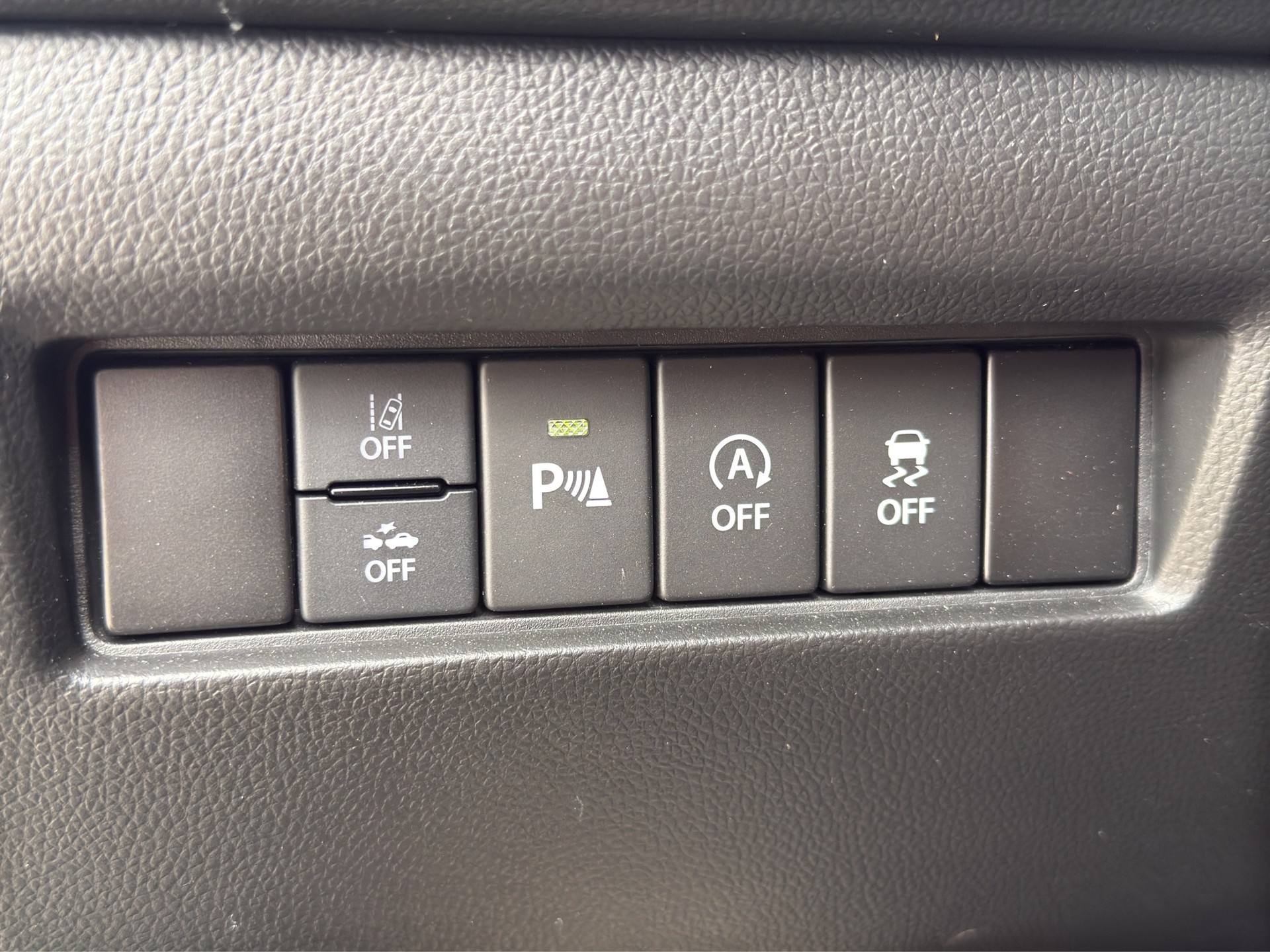SUZUKI Swift 1.2 Compact + 4x4 Hybrid-image-26