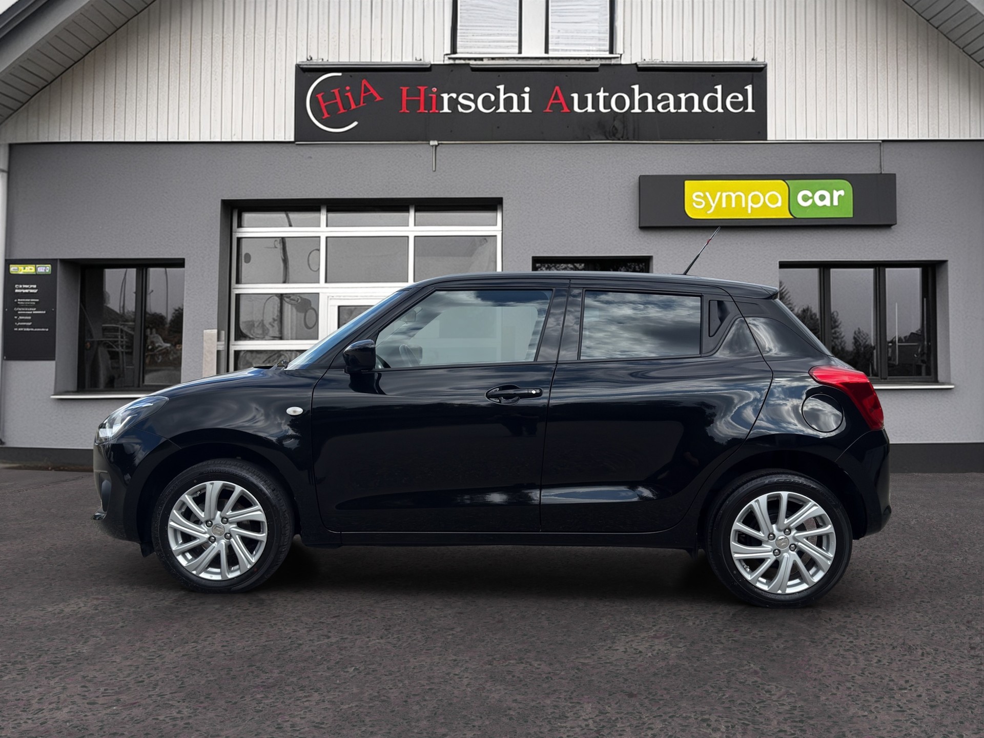 SUZUKI Swift 1.2 Compact + 4x4 Hybrid-image-4