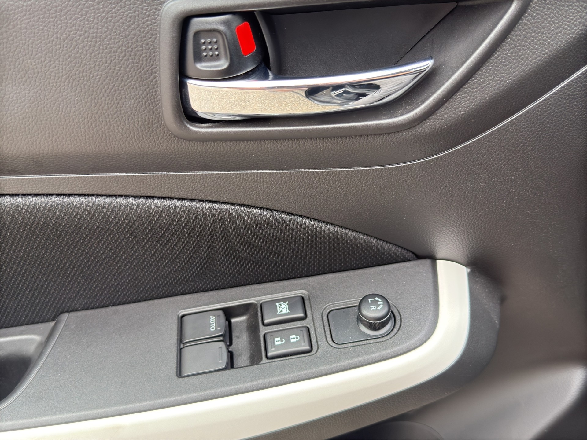 SUZUKI Swift 1.2 Compact + 4x4 Hybrid-image-27