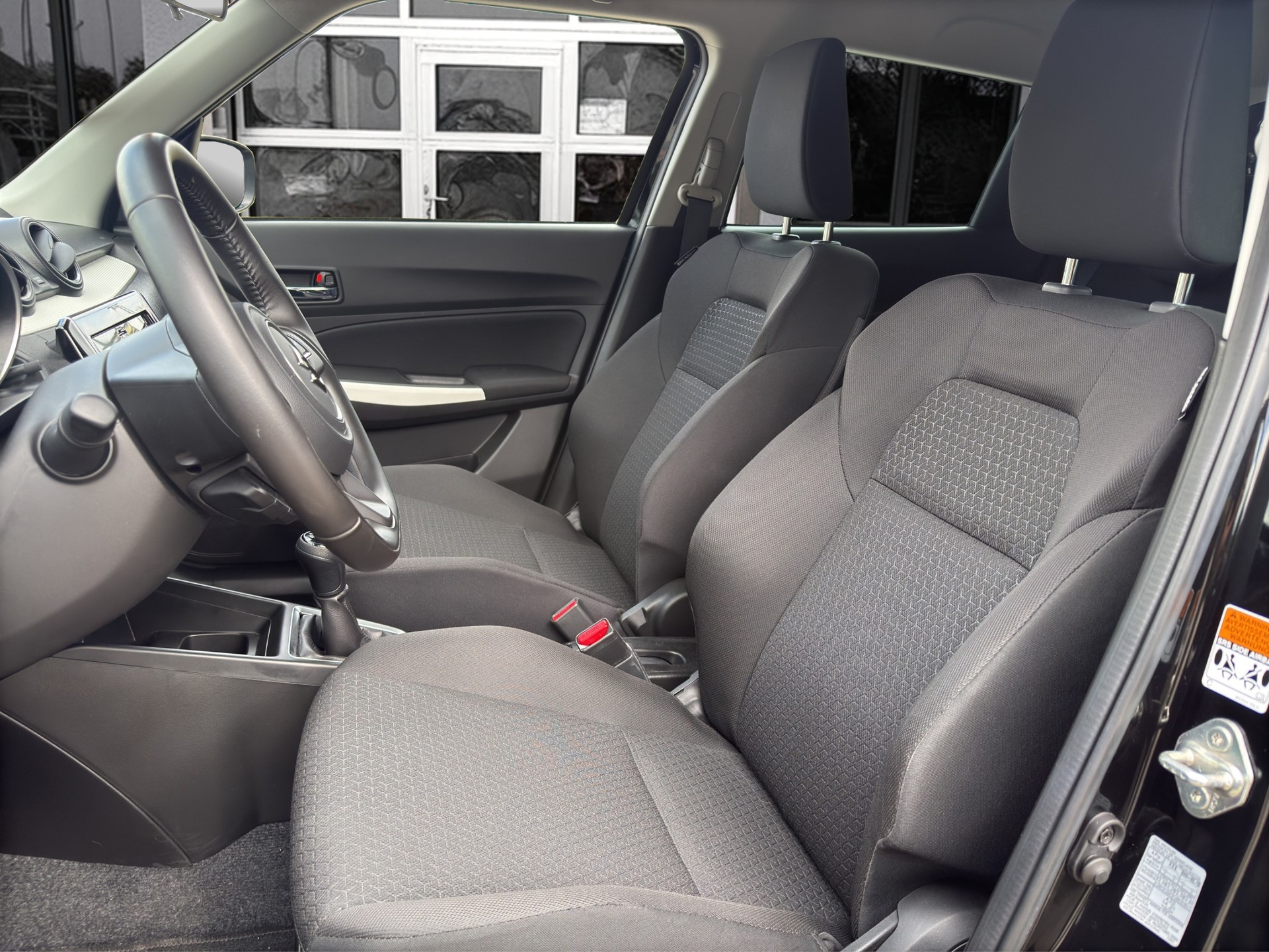 SUZUKI Swift 1.2 Compact + 4x4 Hybrid-image-11