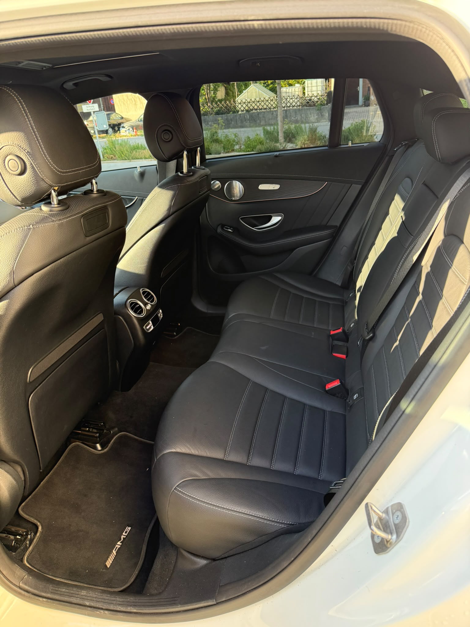 MERCEDES-BENZ EQC 400 AMG Line 4matic-image-4