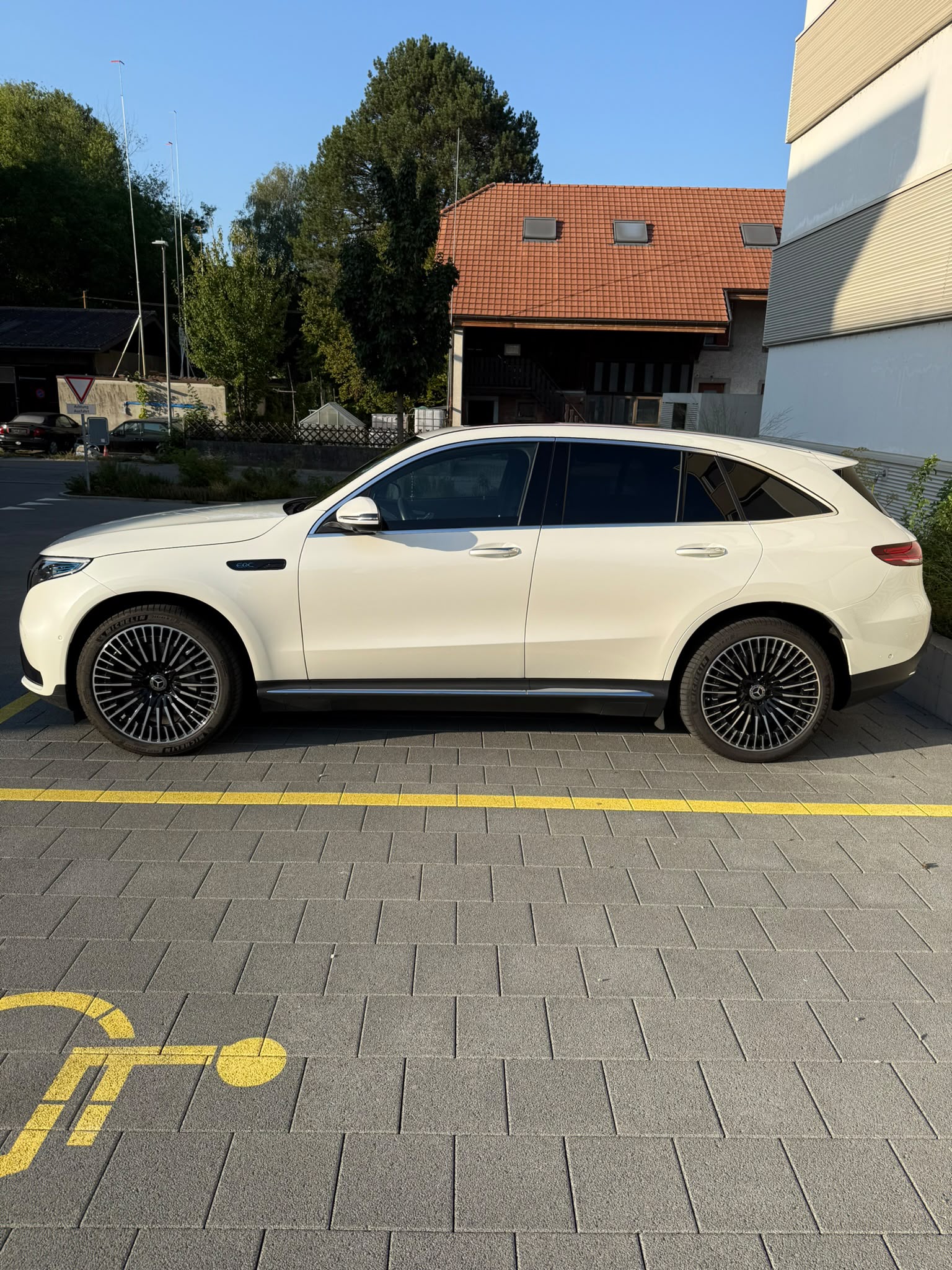 MERCEDES-BENZ EQC 400 AMG Line 4matic-image-2