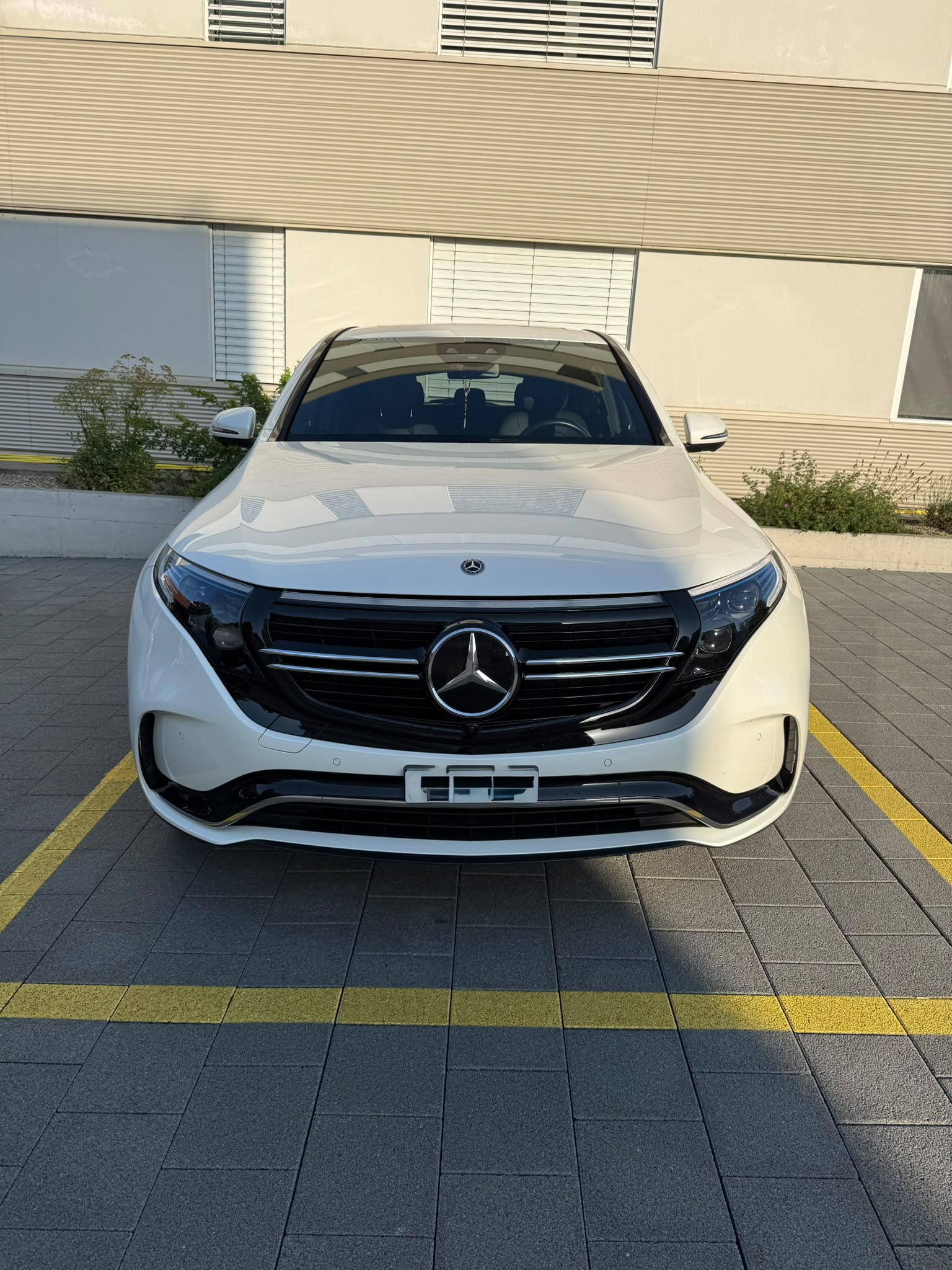 MERCEDES-BENZ EQC 400 AMG Line 4matic-image-1