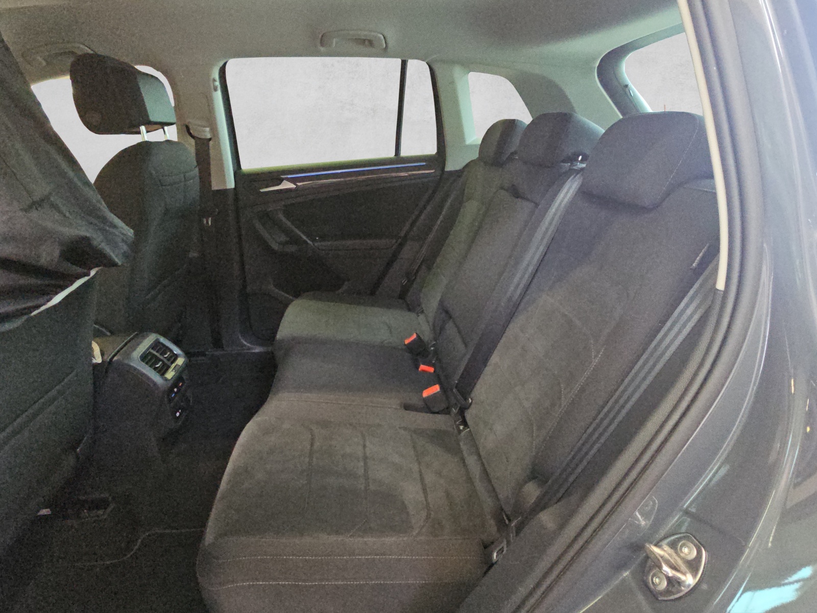VW Tiguan 2.0TSI Elegance 4Motion DSG-image-9