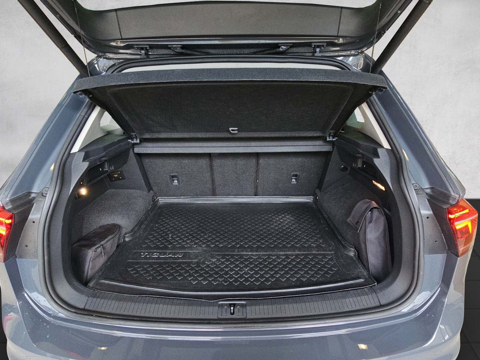 VW Tiguan 2.0TSI Elegance 4Motion DSG-image-13